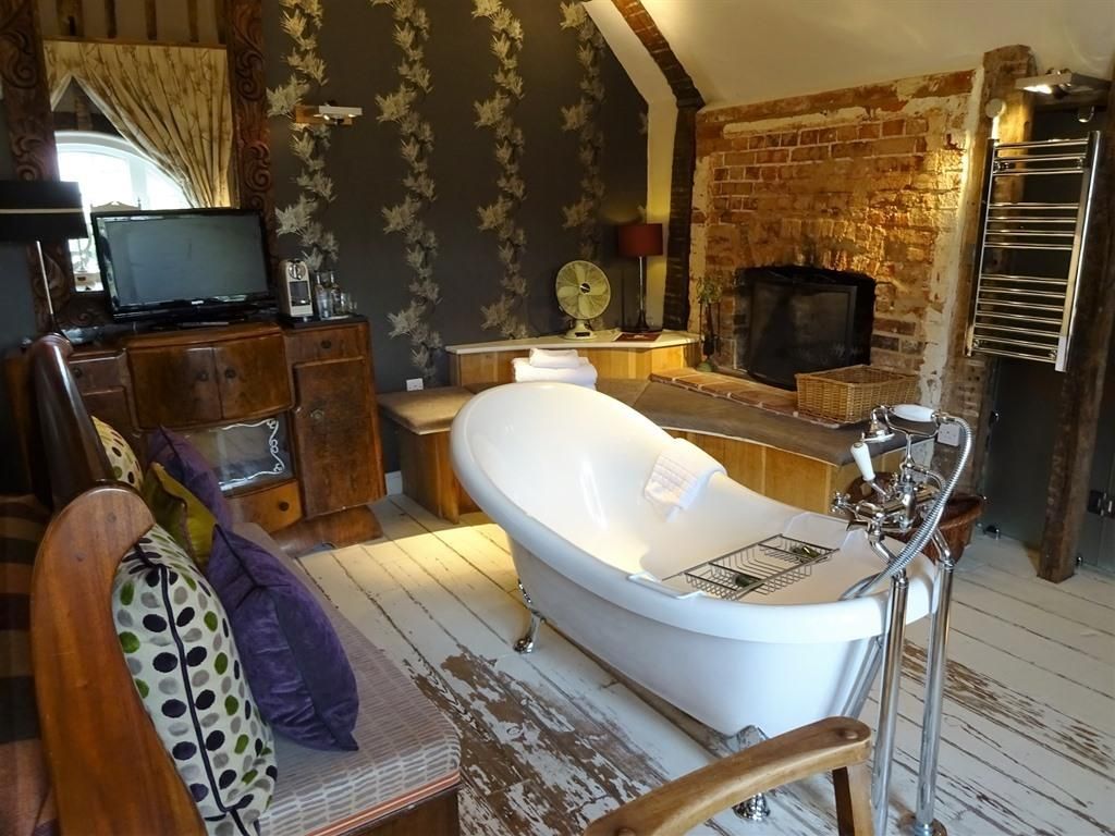 King-Superior-Ensuite with Bath-KING