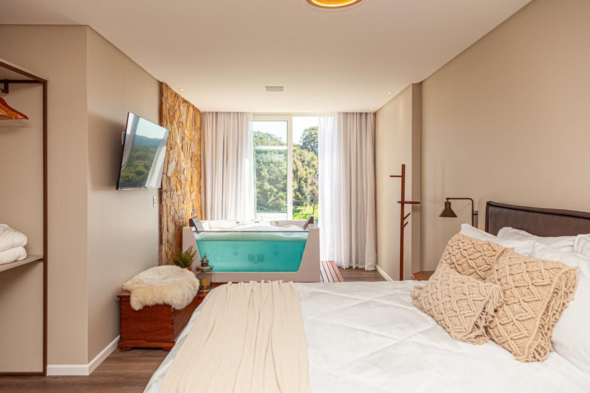 Suite with Hot Tub