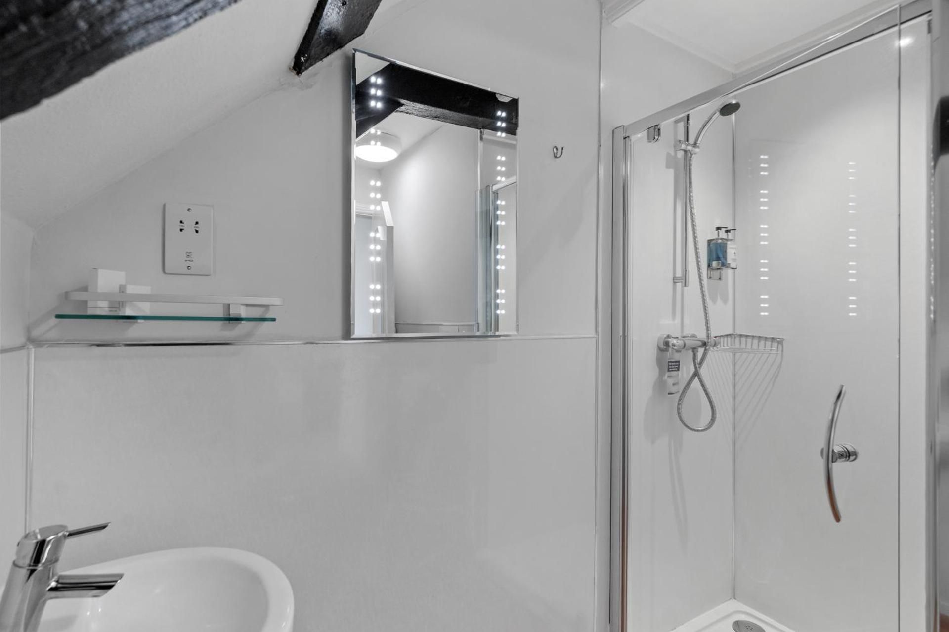 Sleeping Bear Hotels Dorchester Standard Single Room 3