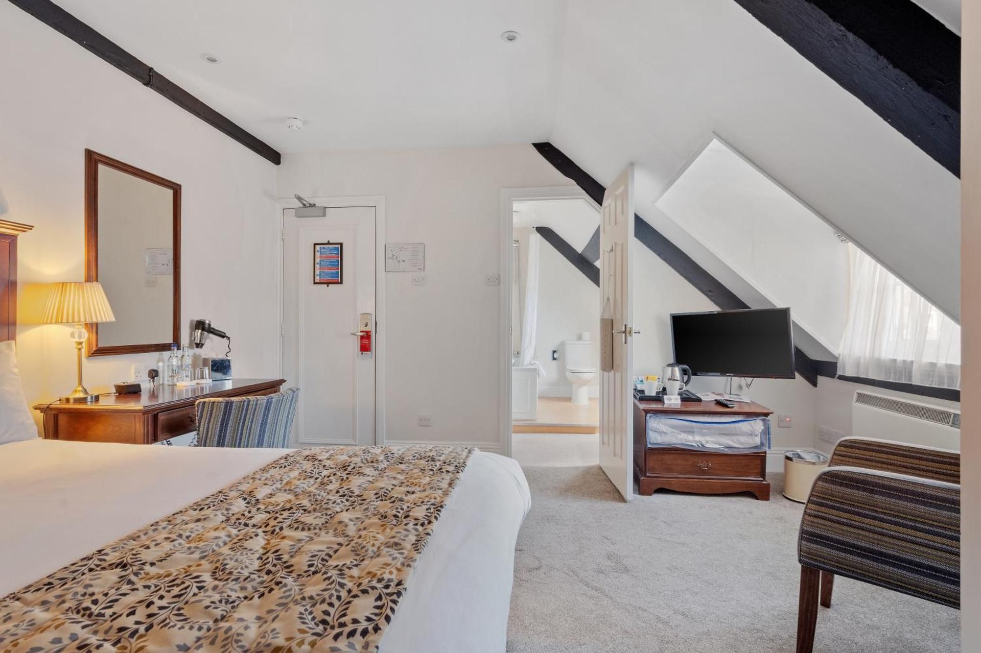 Sleeping Bear Hotels Dorchester Standard Double Room 3