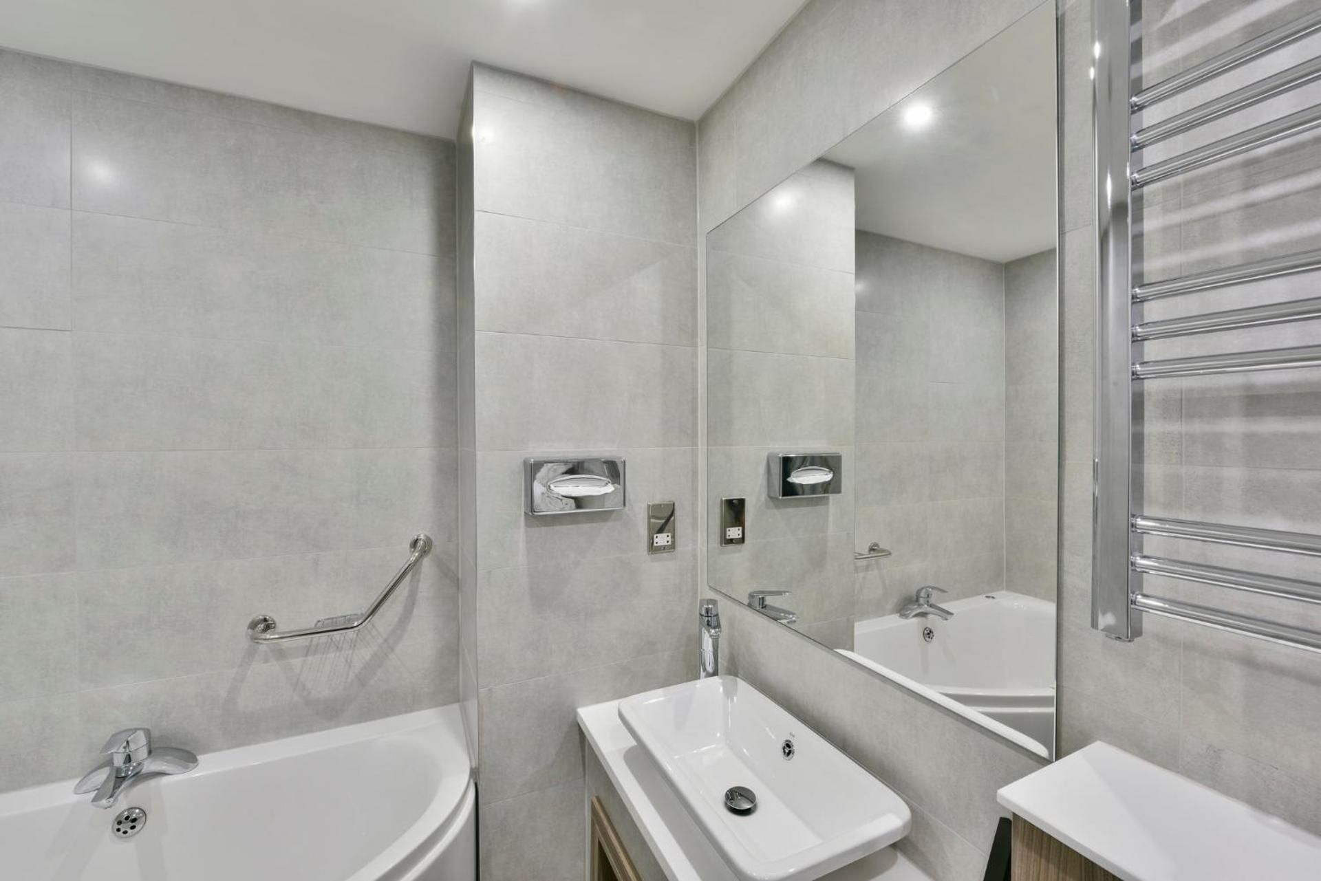 Queen Room - Accessible