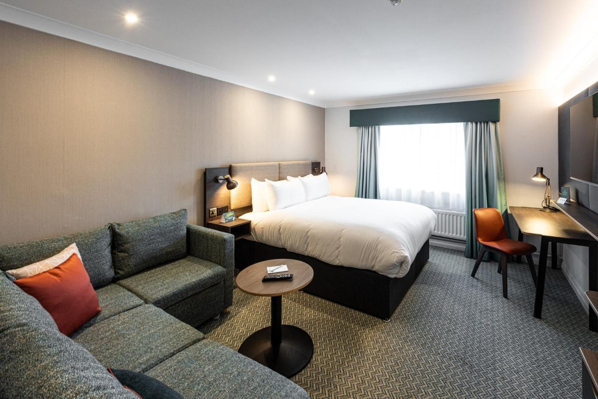 Standard Queen Room with Sofa Bed - Non-Smoking