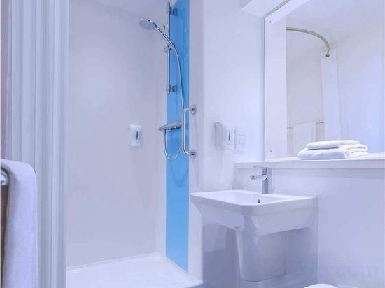 Travelodge Llandudno Double Room 3