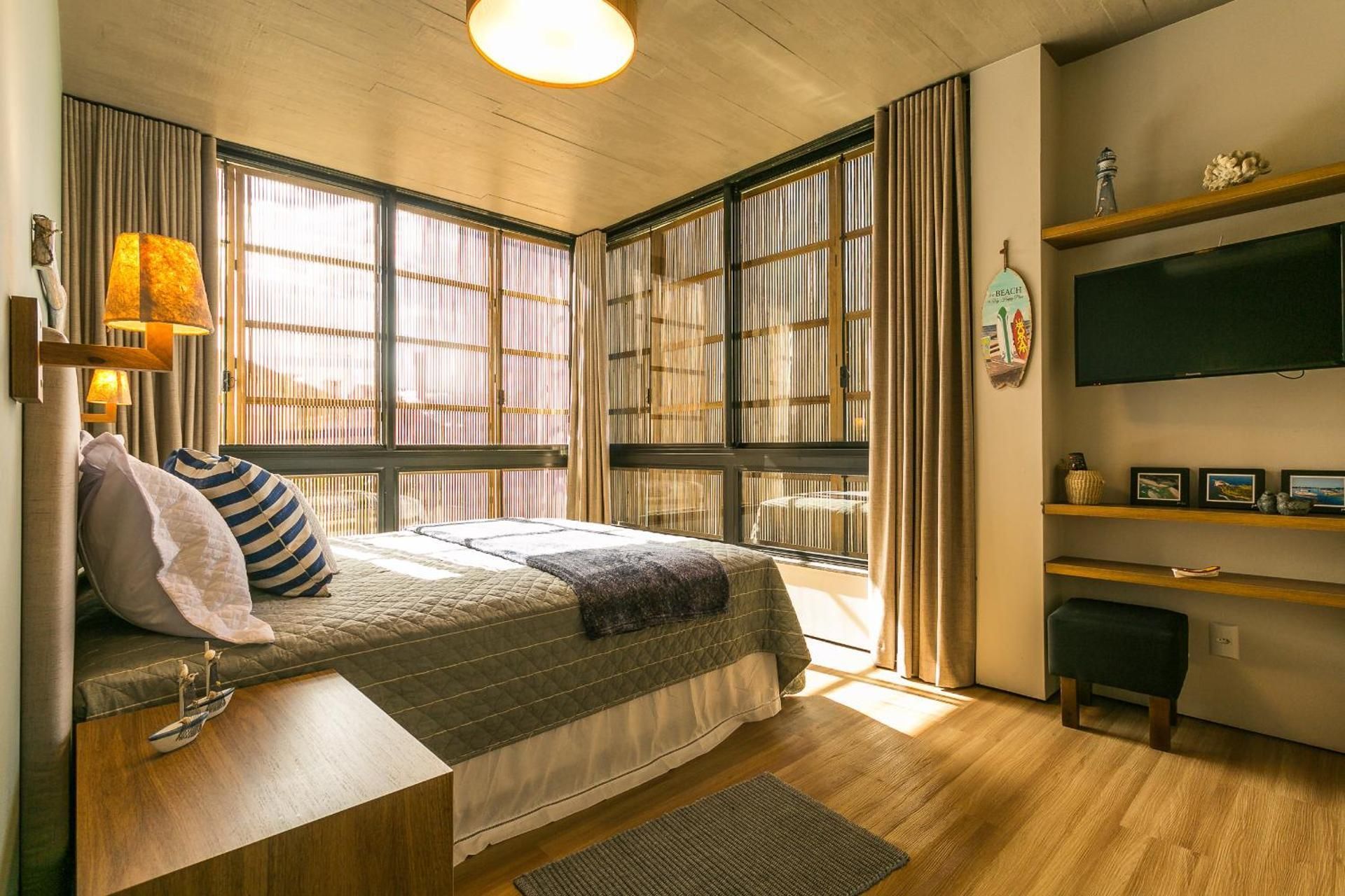Deluxe Queen Suite