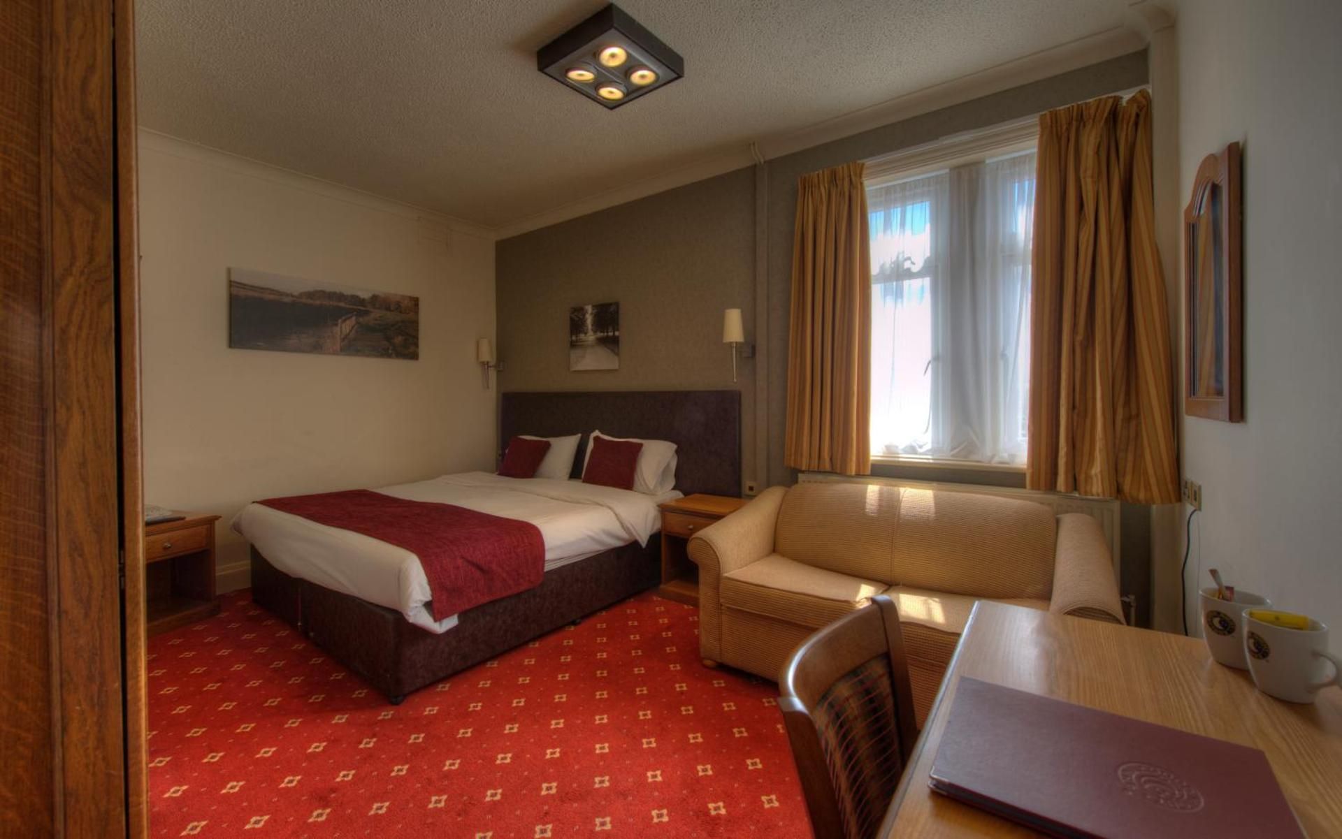 Family Room (2 Adults + 2 Children)