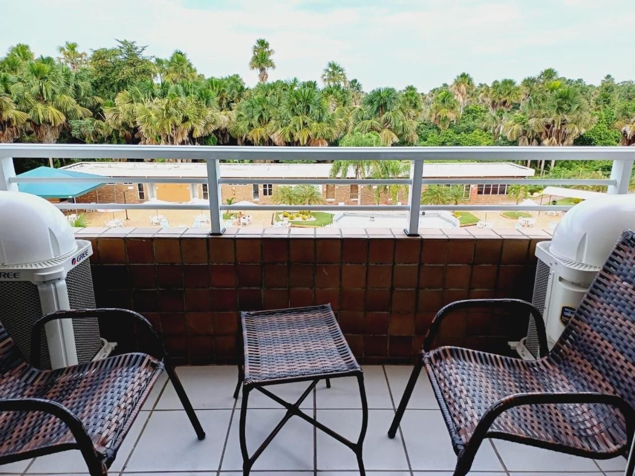 Apartment with Pool View 