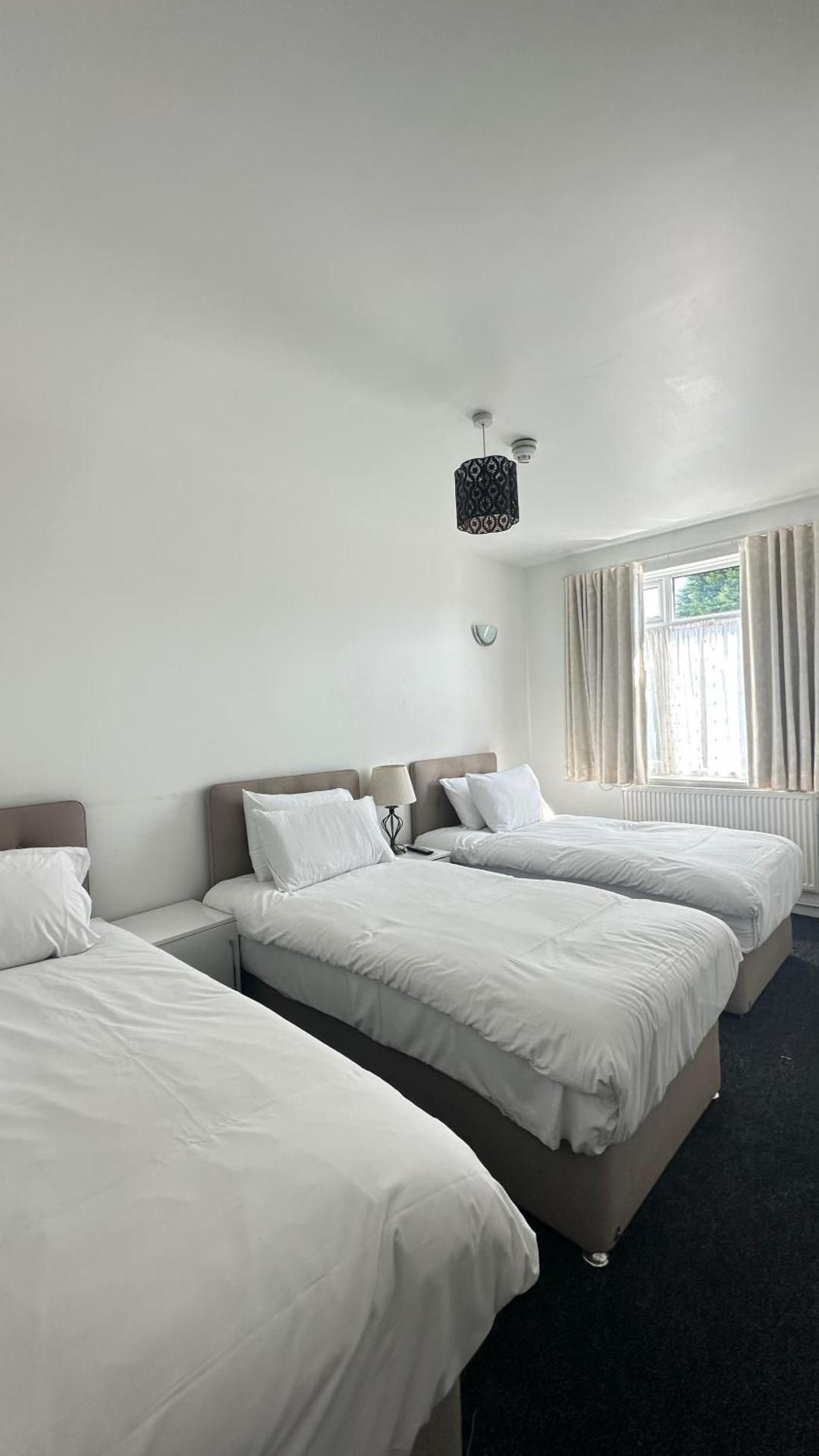 Basic Triple Room with Shared Bathroom