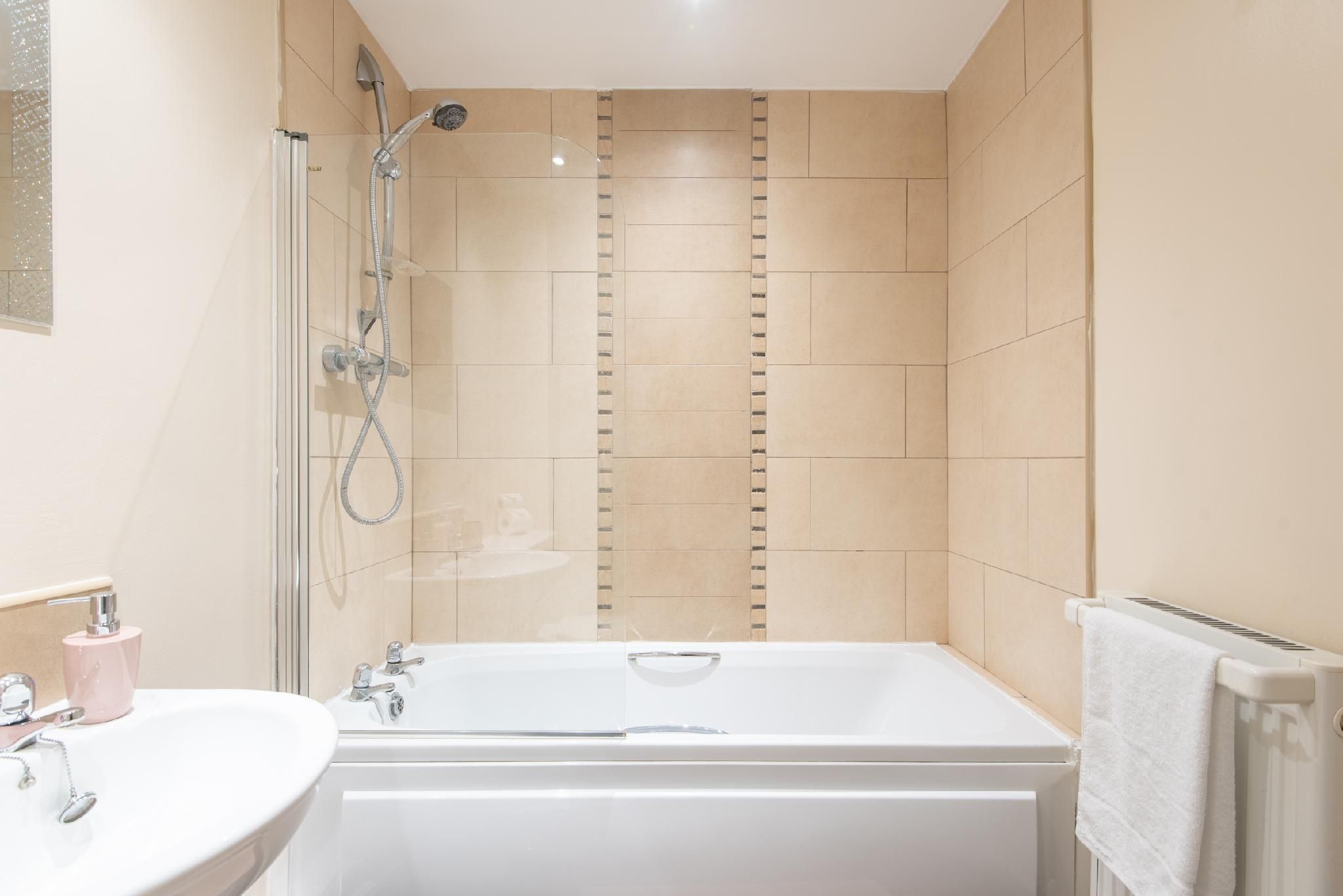 Apartment 5 Apartment-Private Bathroom-Courtyard view-No.5