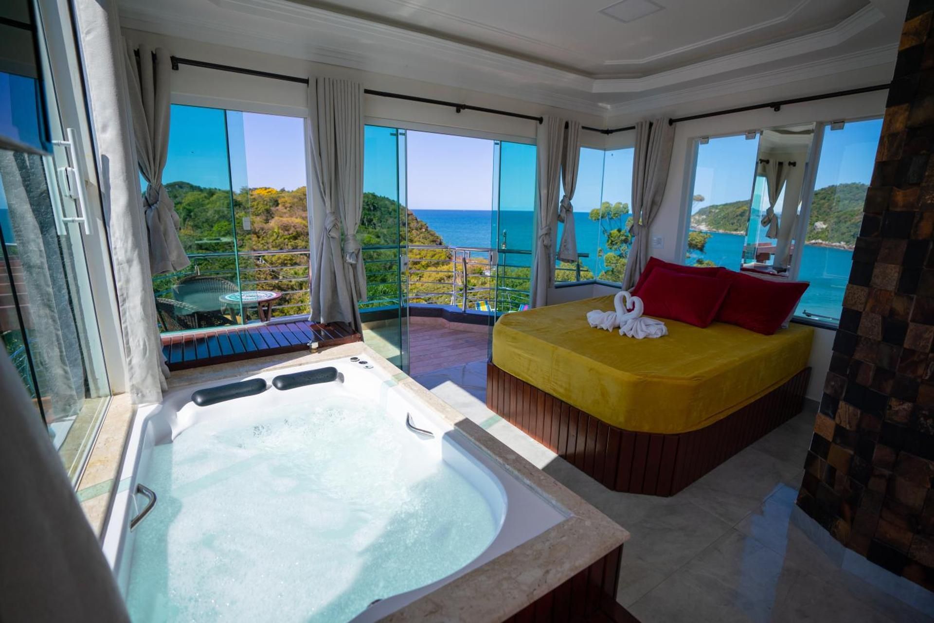 Deluxe Suite with Sea View