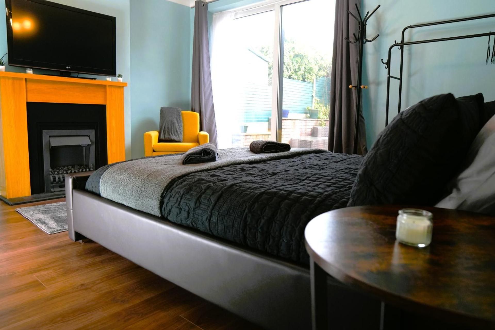 Double Room with Shared Bathroom