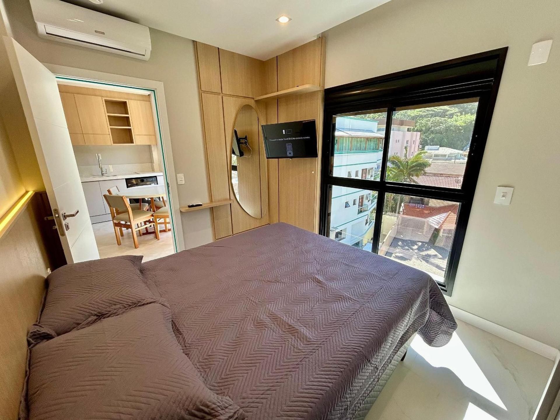 Apartment with Mountain View