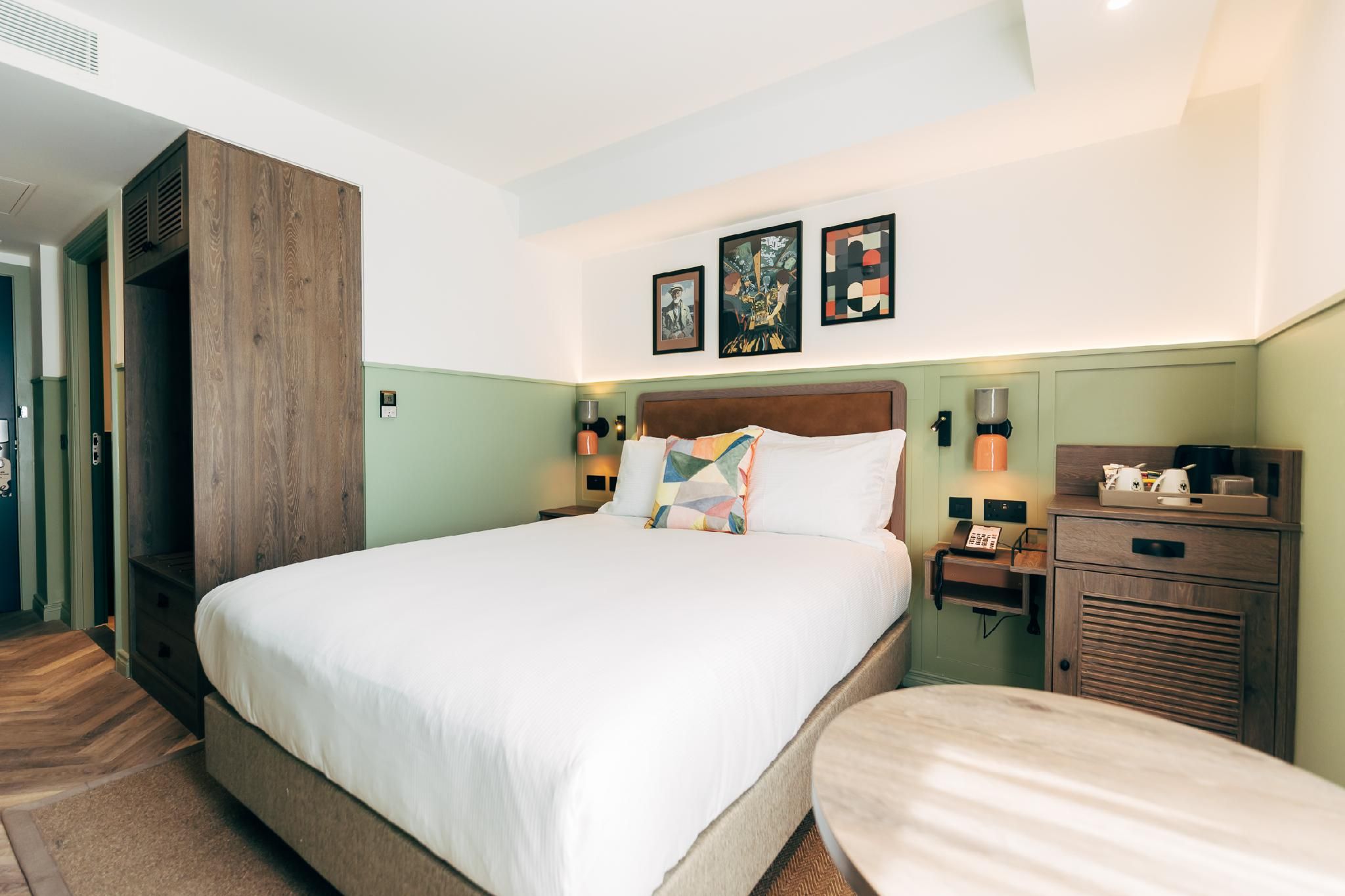 The Marcus Portrush, Tapestry Collection by Hilton Queen Guest Room 2