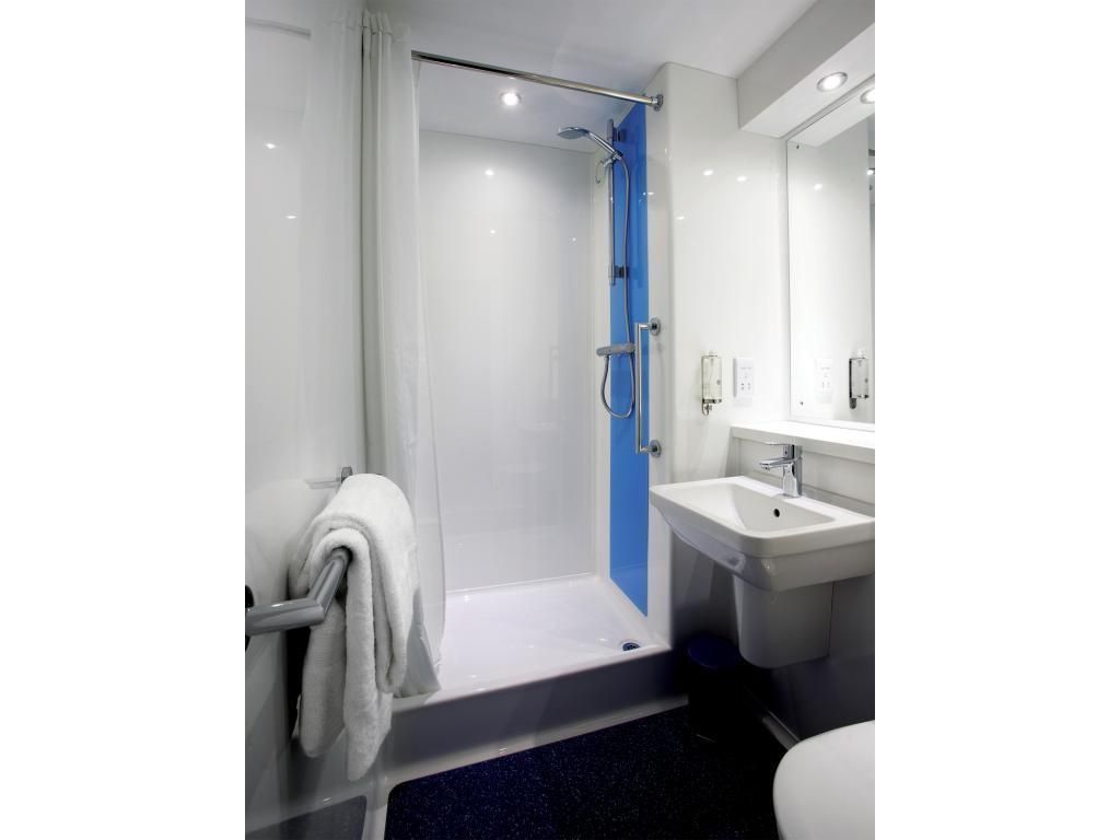 Travelodge Widnes Double Room 3