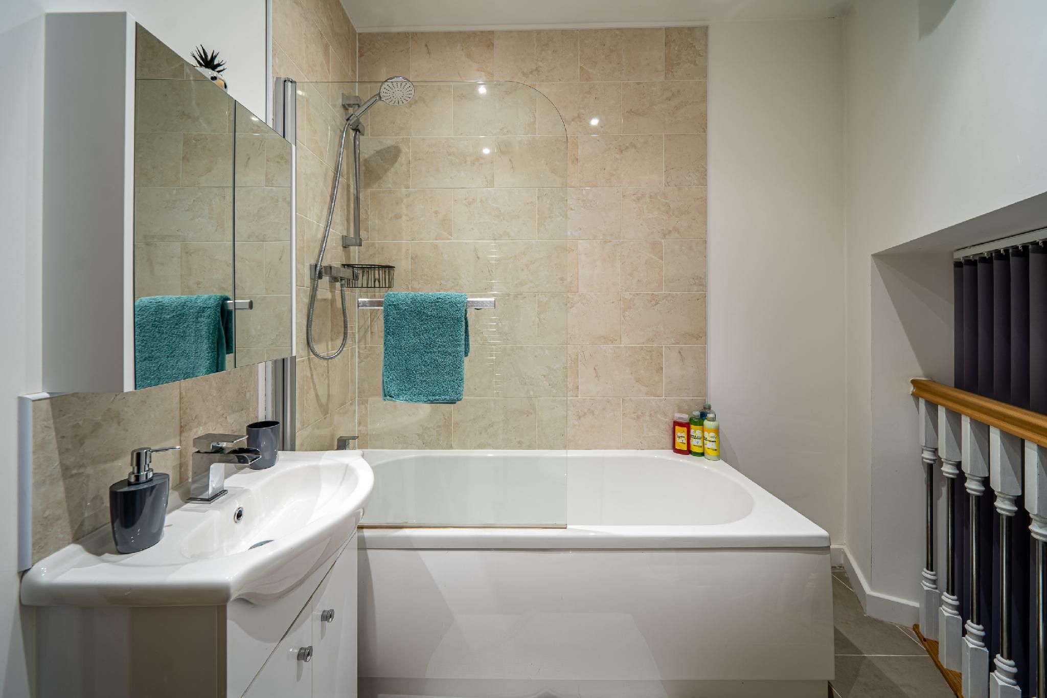 Apartment-Comfort-Private Bathroom-Street View-Close 2 Hollingworth Lake