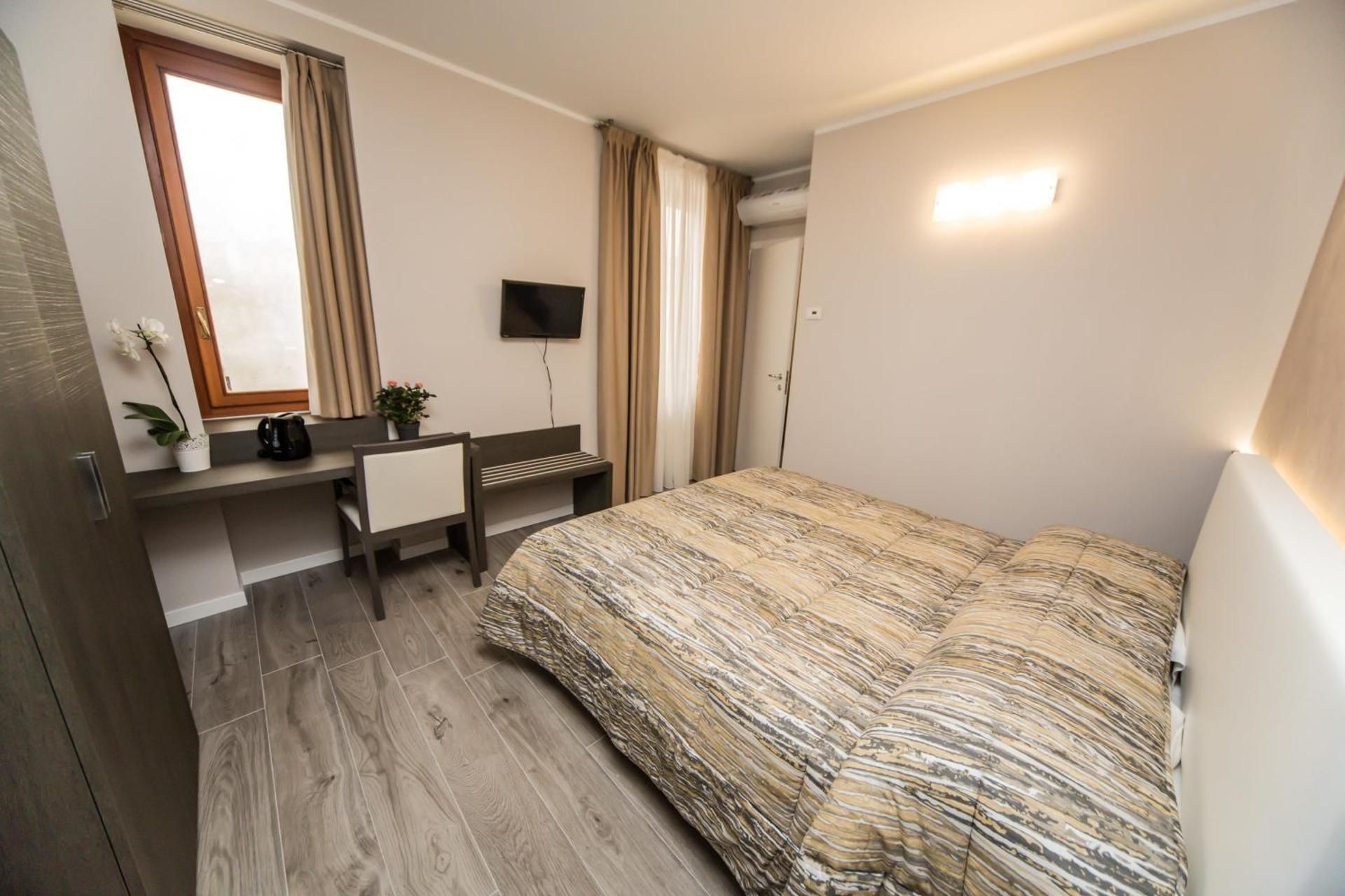 Double or Twin Room with Bathroom