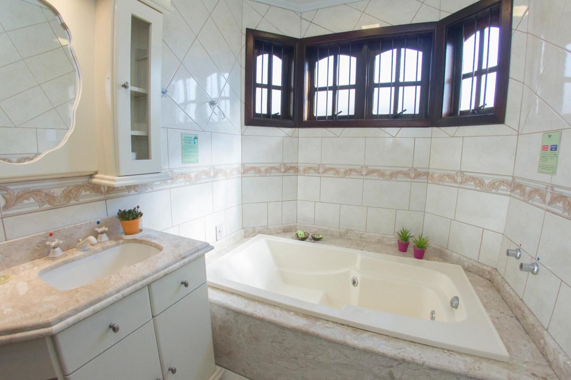Suite with Hot Tub