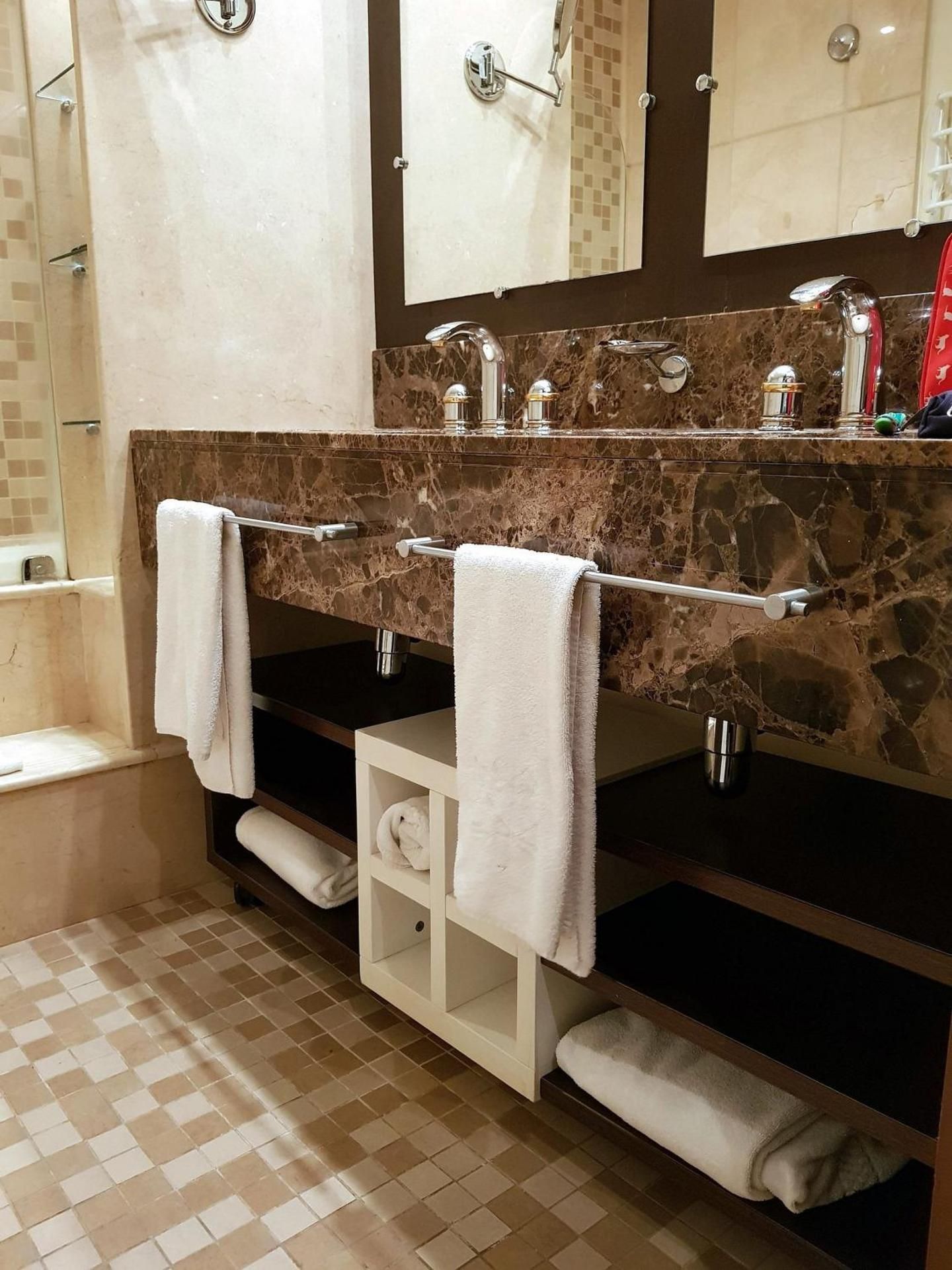 Deluxe Suite with Spa Bath