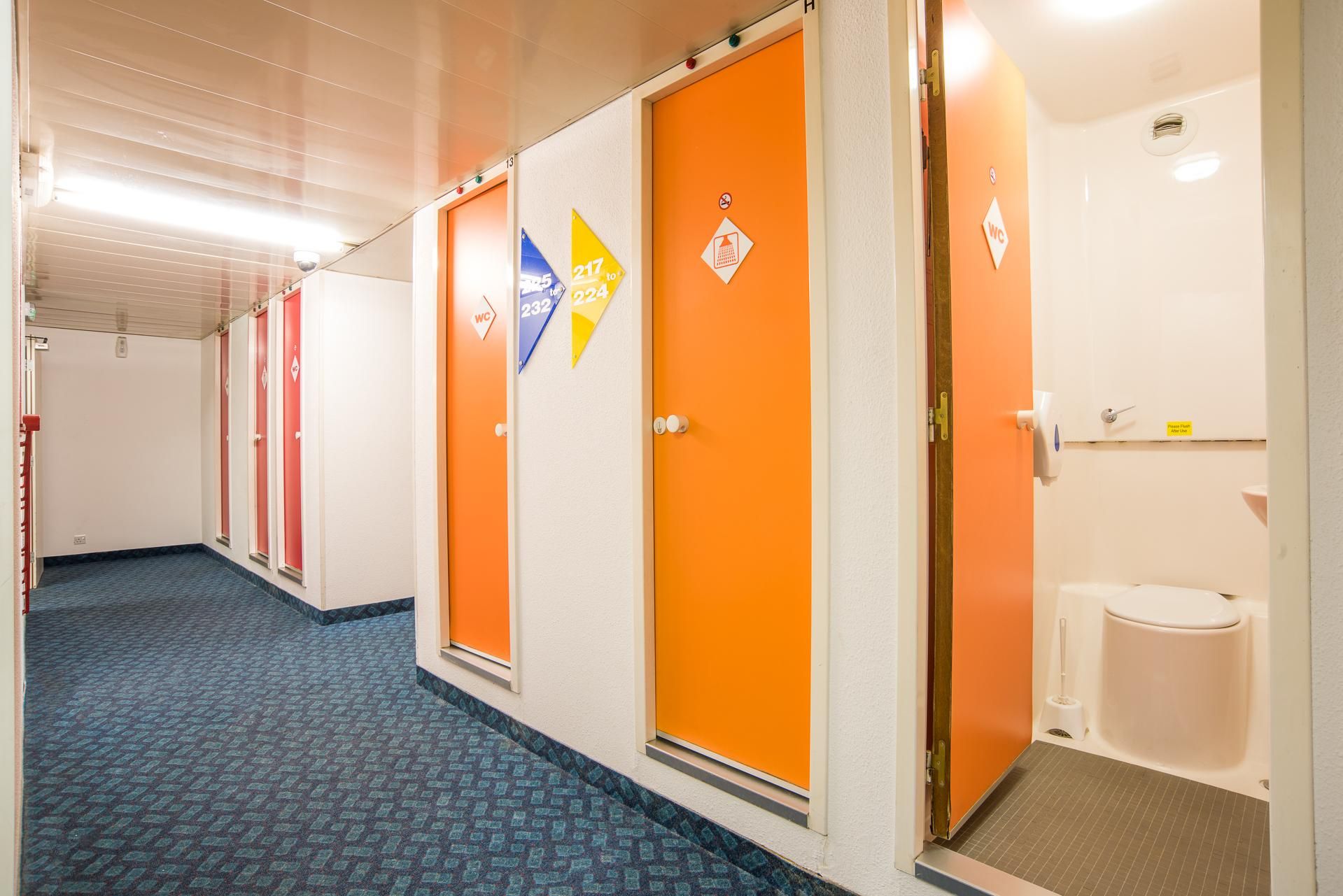 Metro Inns Falkirk Triple - 3 adults 3