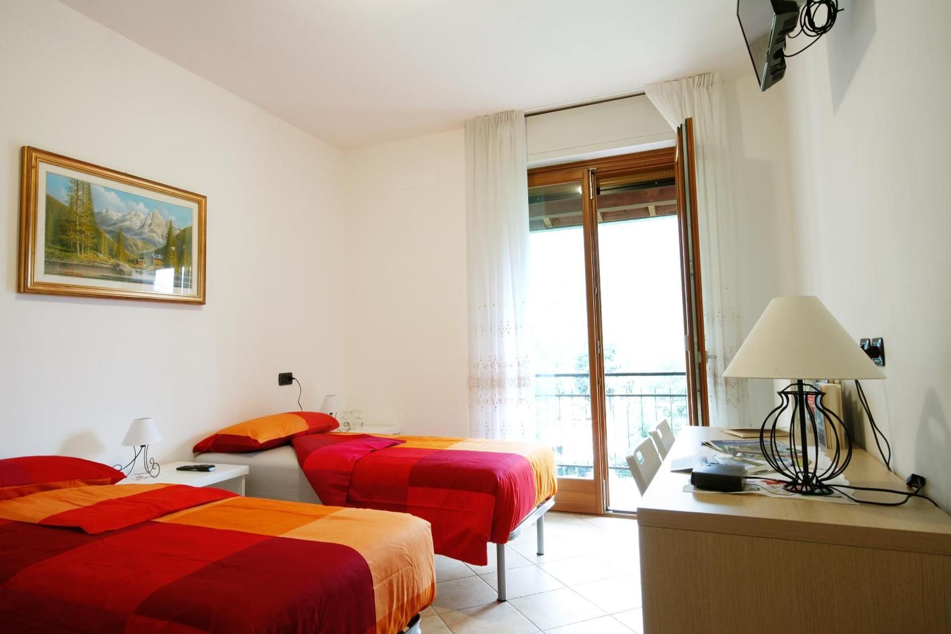 Twin Room with Private Bathroom