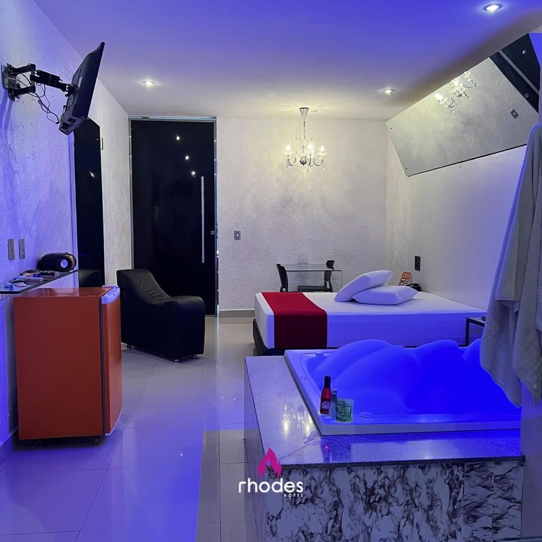 Deluxe Suite with Spa Bath