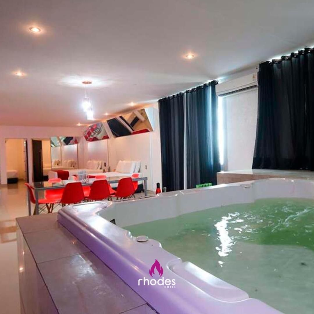 Deluxe Queen Suite