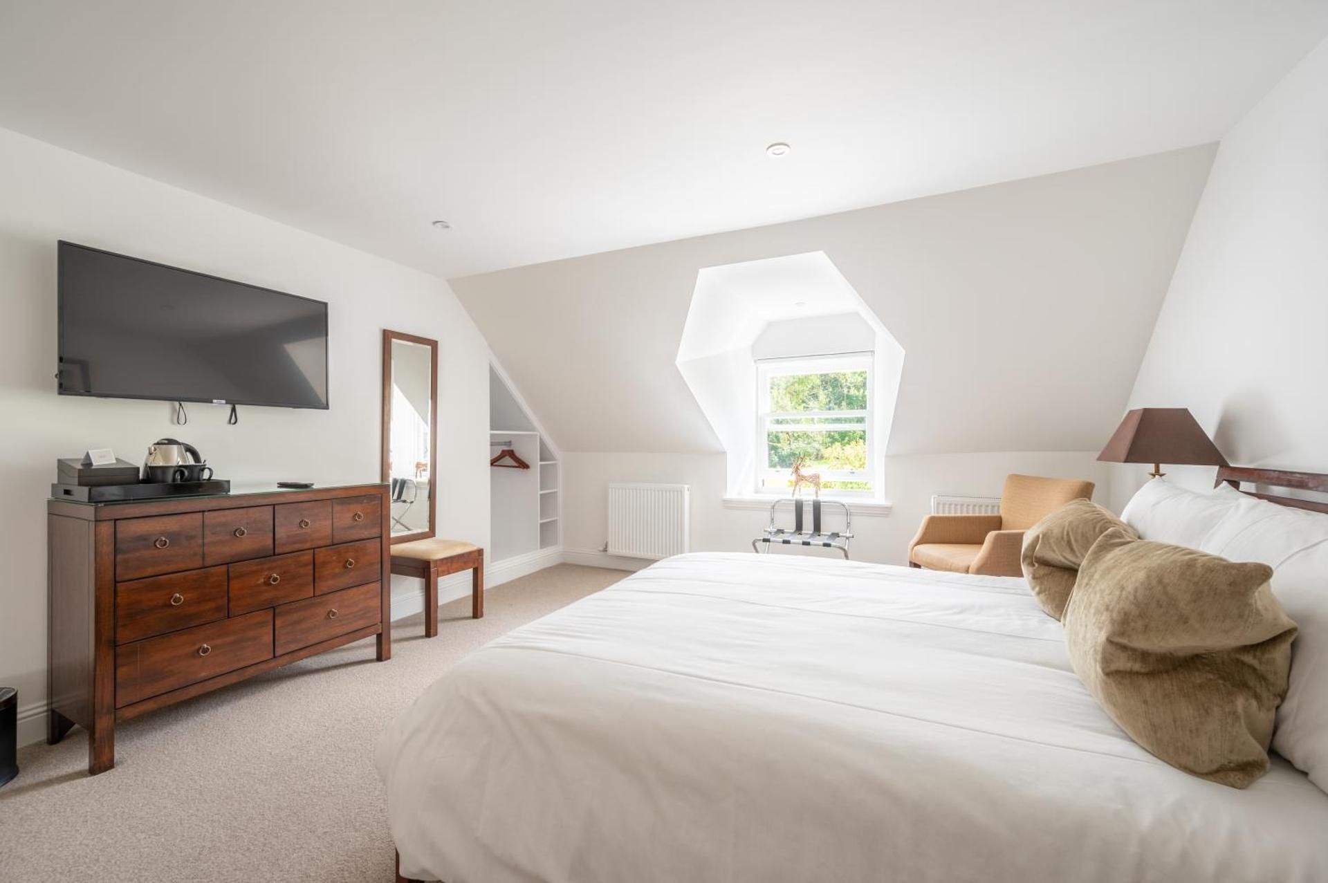 Ardeonaig Hotel & Restaurant Deluxe King Room, Guest room, 1 King