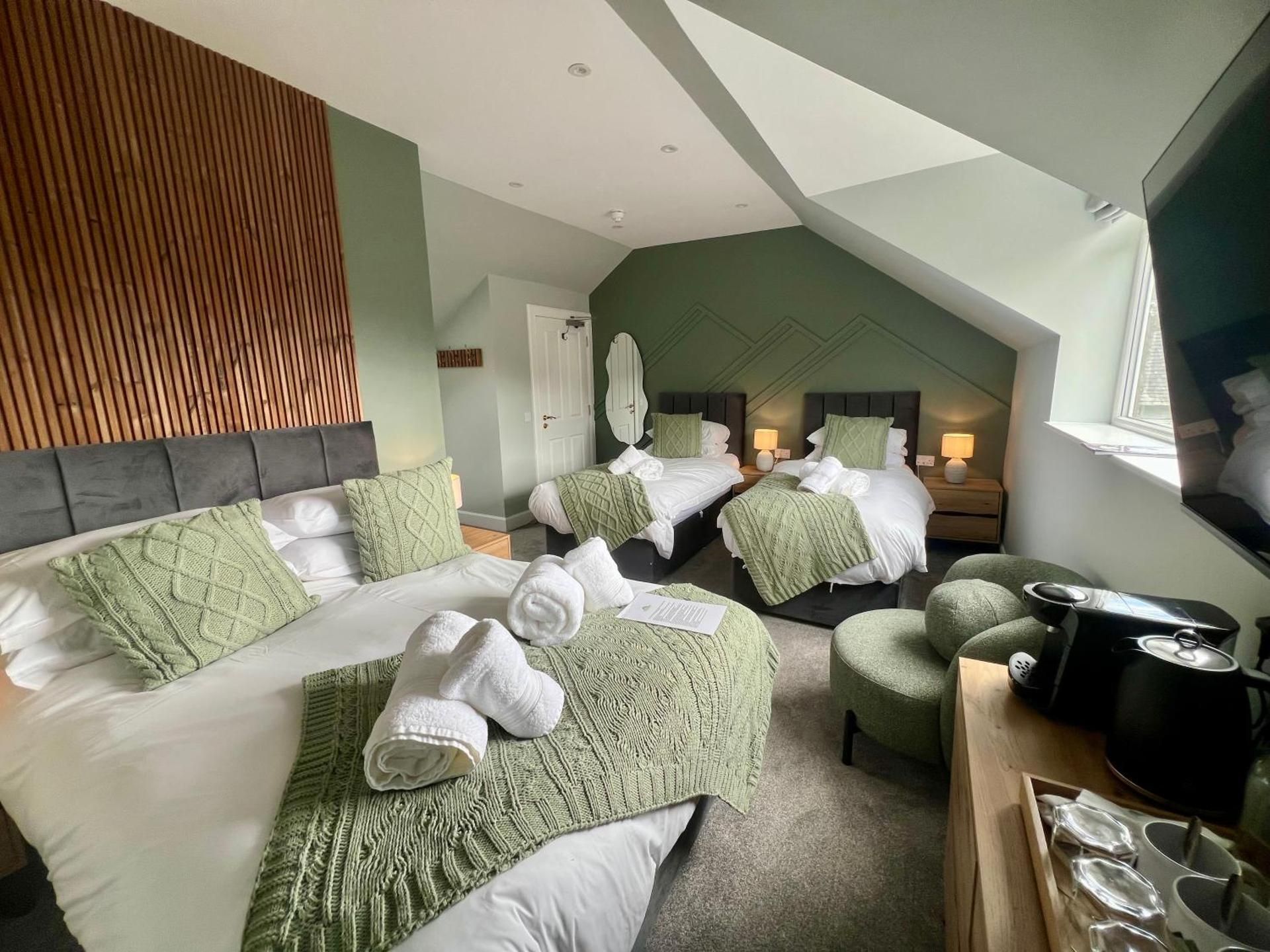 Quadruple Room with Private Bathroom