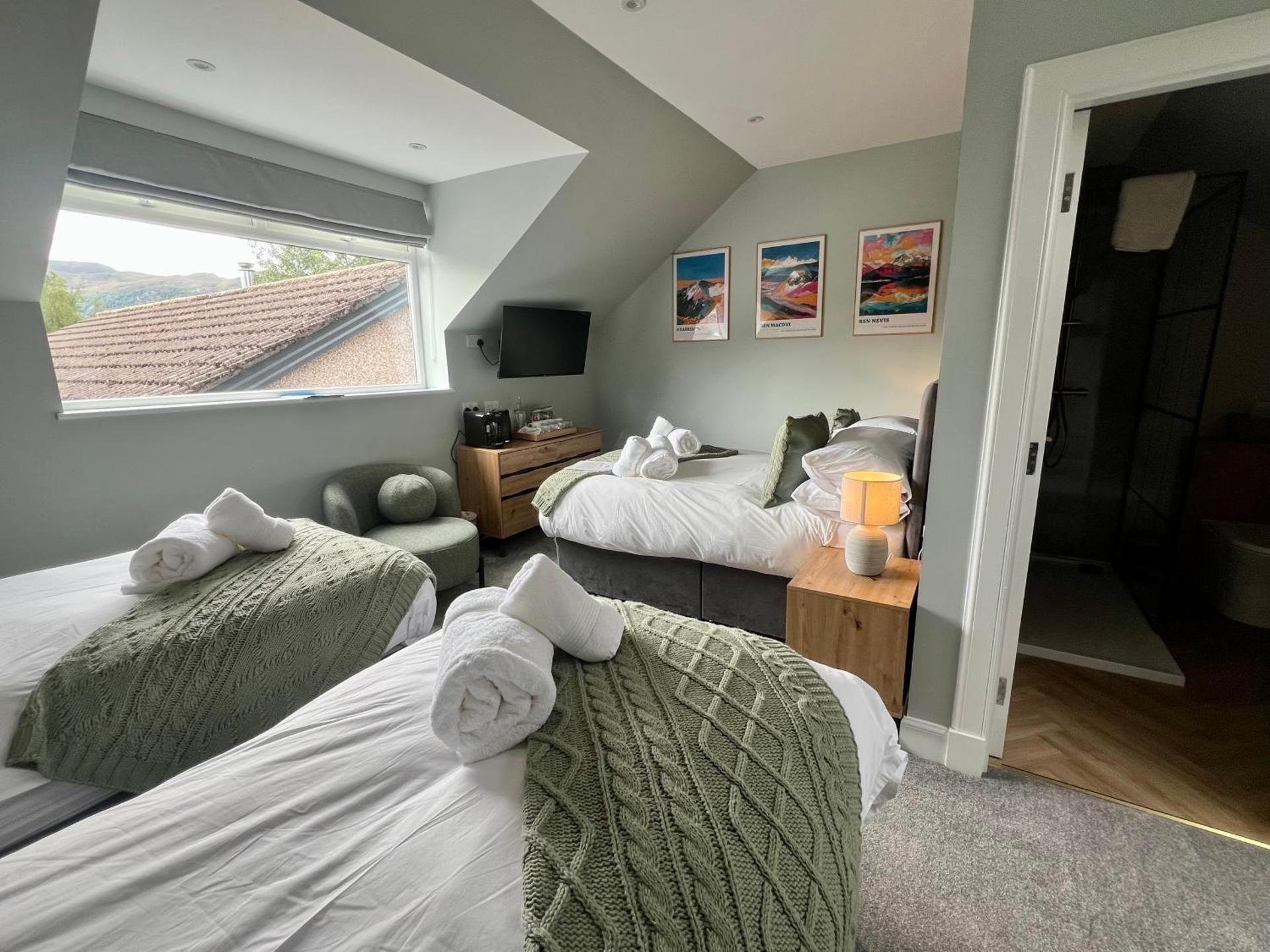 Quadruple Room with Private Bathroom