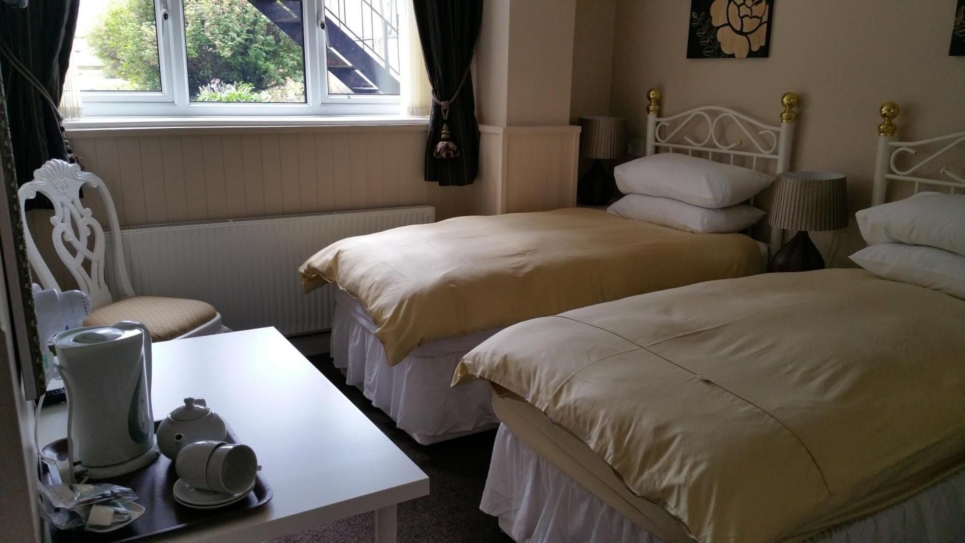 Twin Room with Bathroom