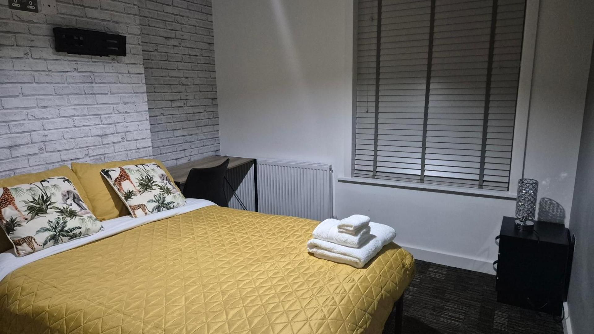 Double Room with Shared Bathroom