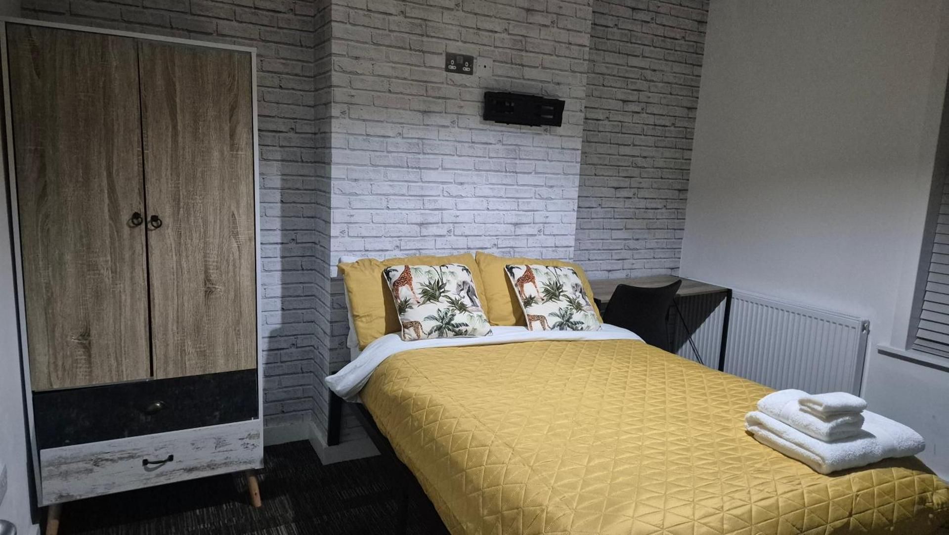 Double Room with Shared Bathroom