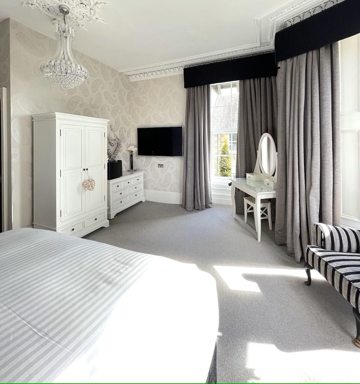 5-Superior-Suite-Ensuite with Shower