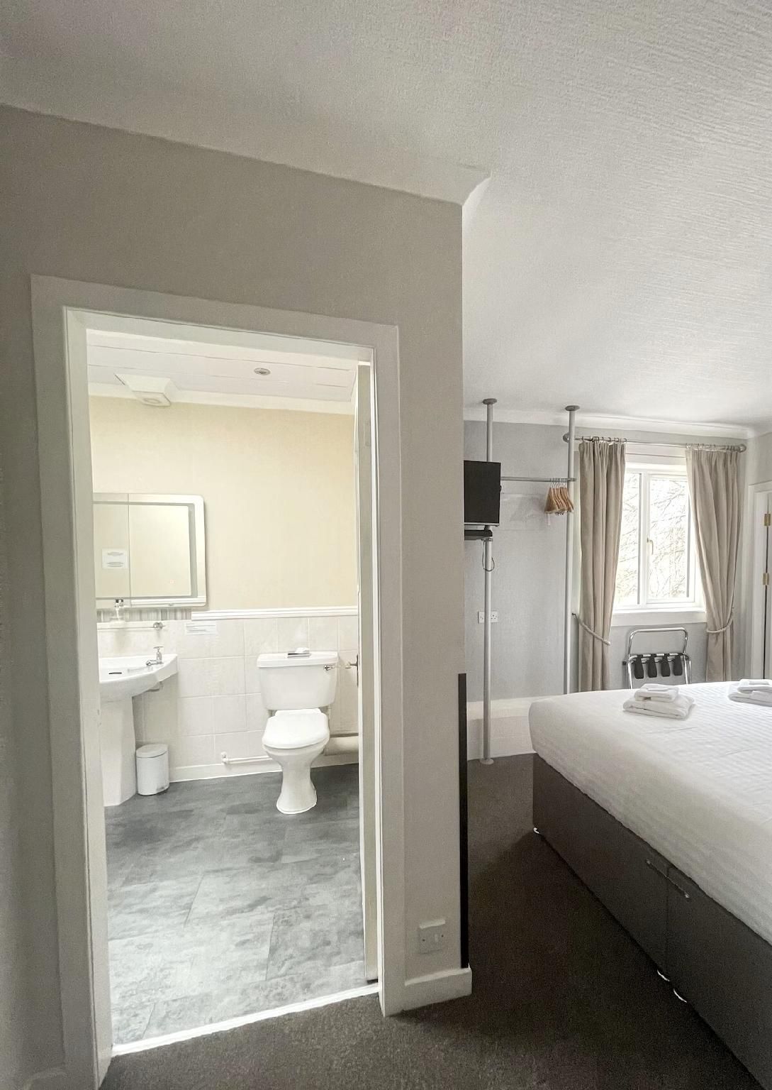 Standard-Family room-Ensuite with Bath