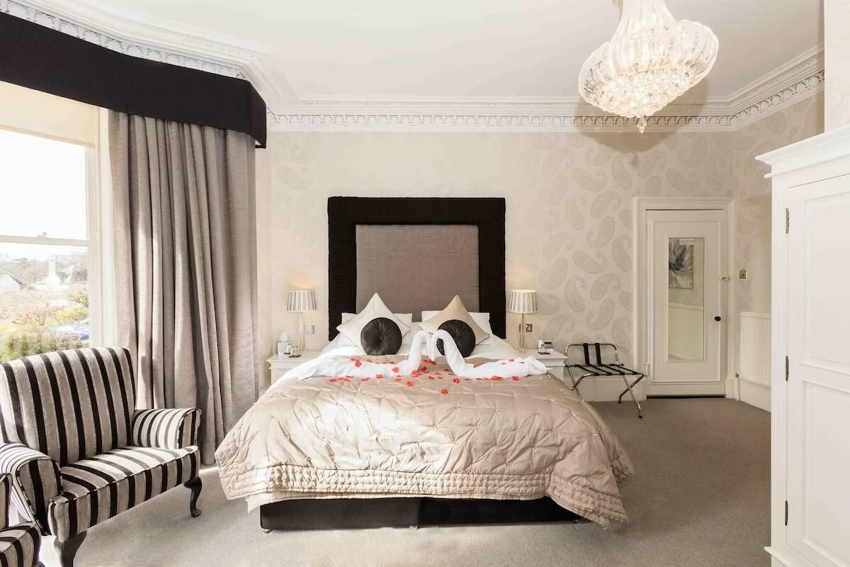 5-Superior-Suite-Ensuite with Shower