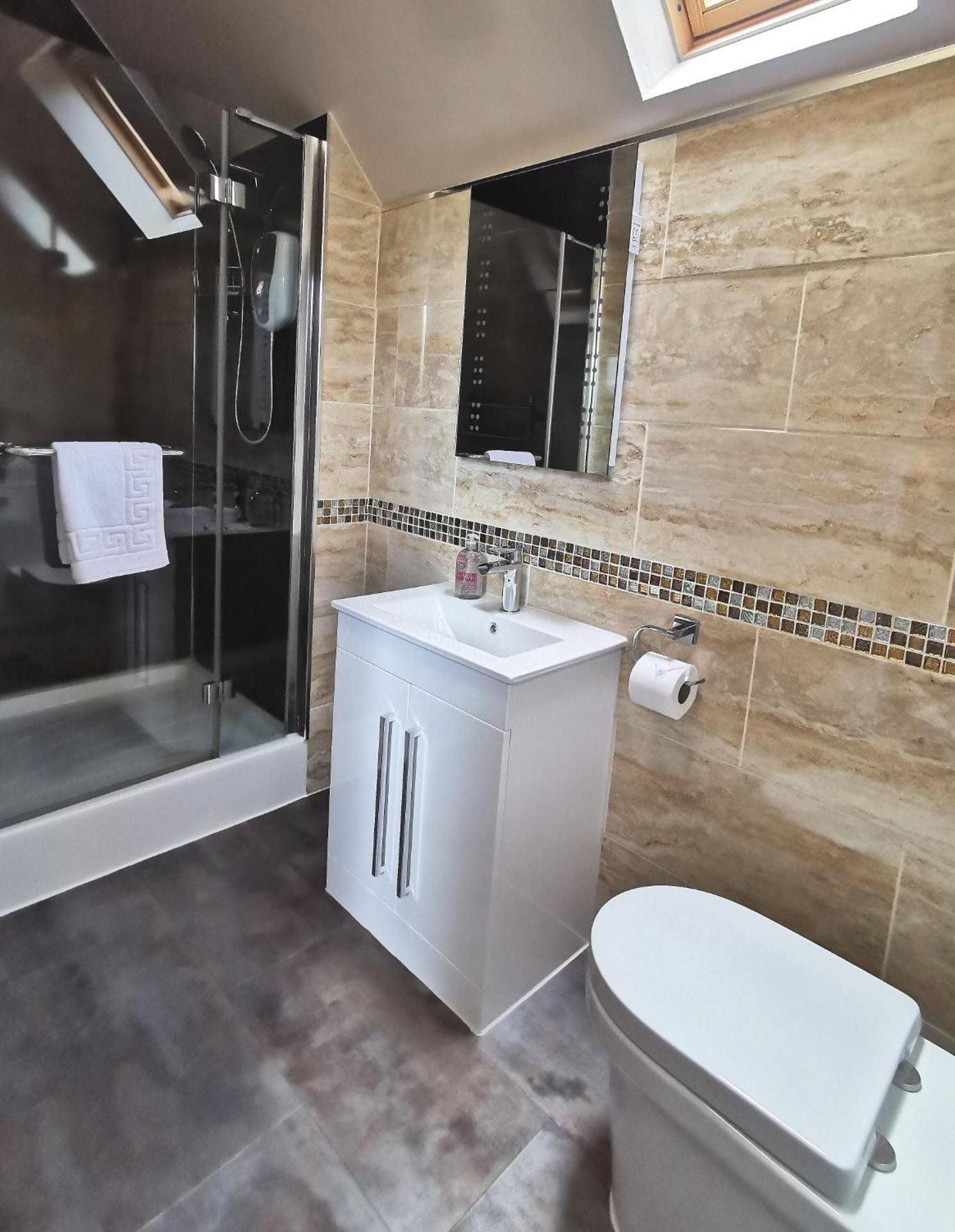 The Knowe Guest House Superior Deluxe Double or Twin Room  3