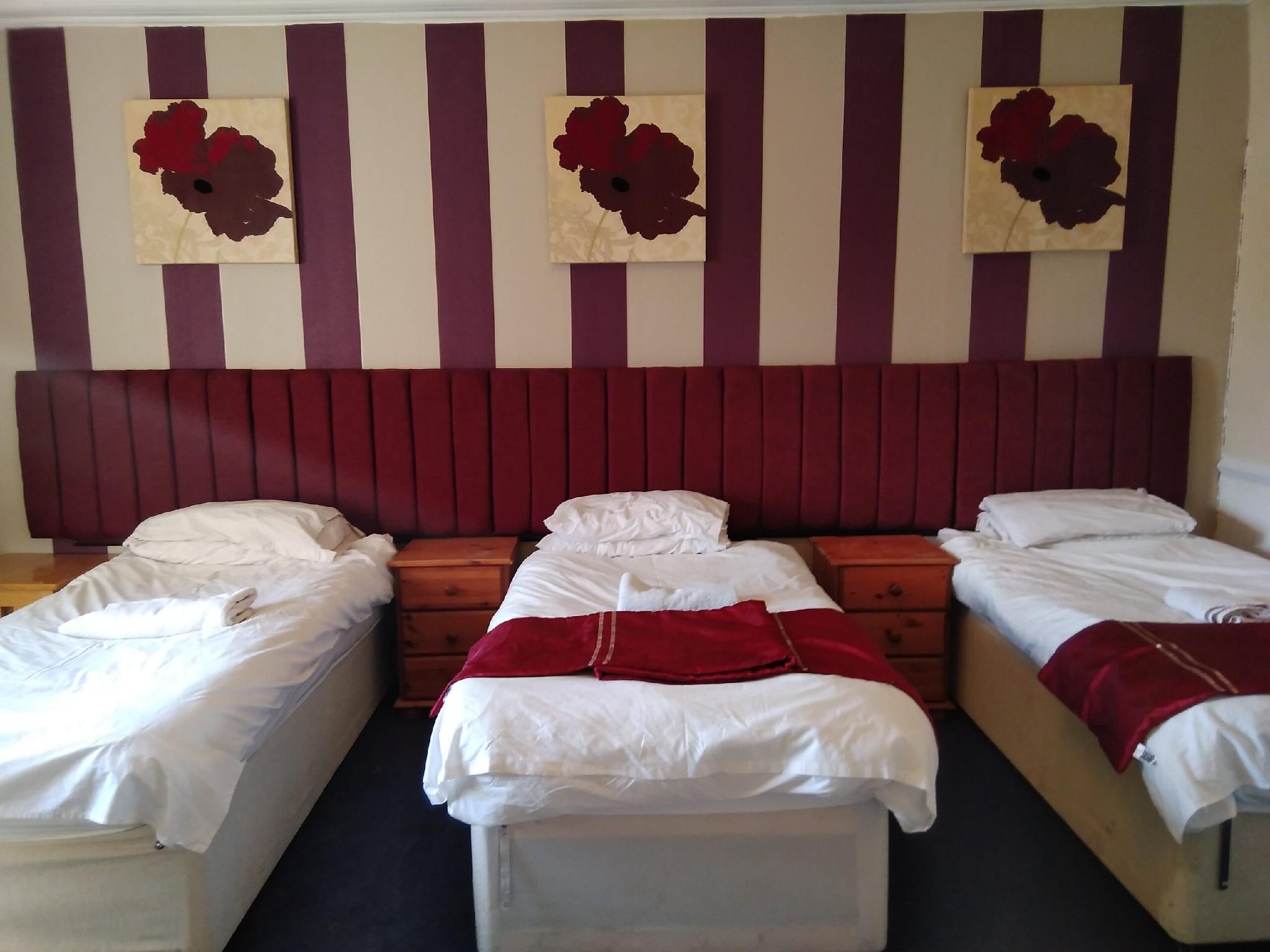 Aberdeen Arms Hotel Tarland Triple room-Large-Ensuite with Shower-Countryside view 2
