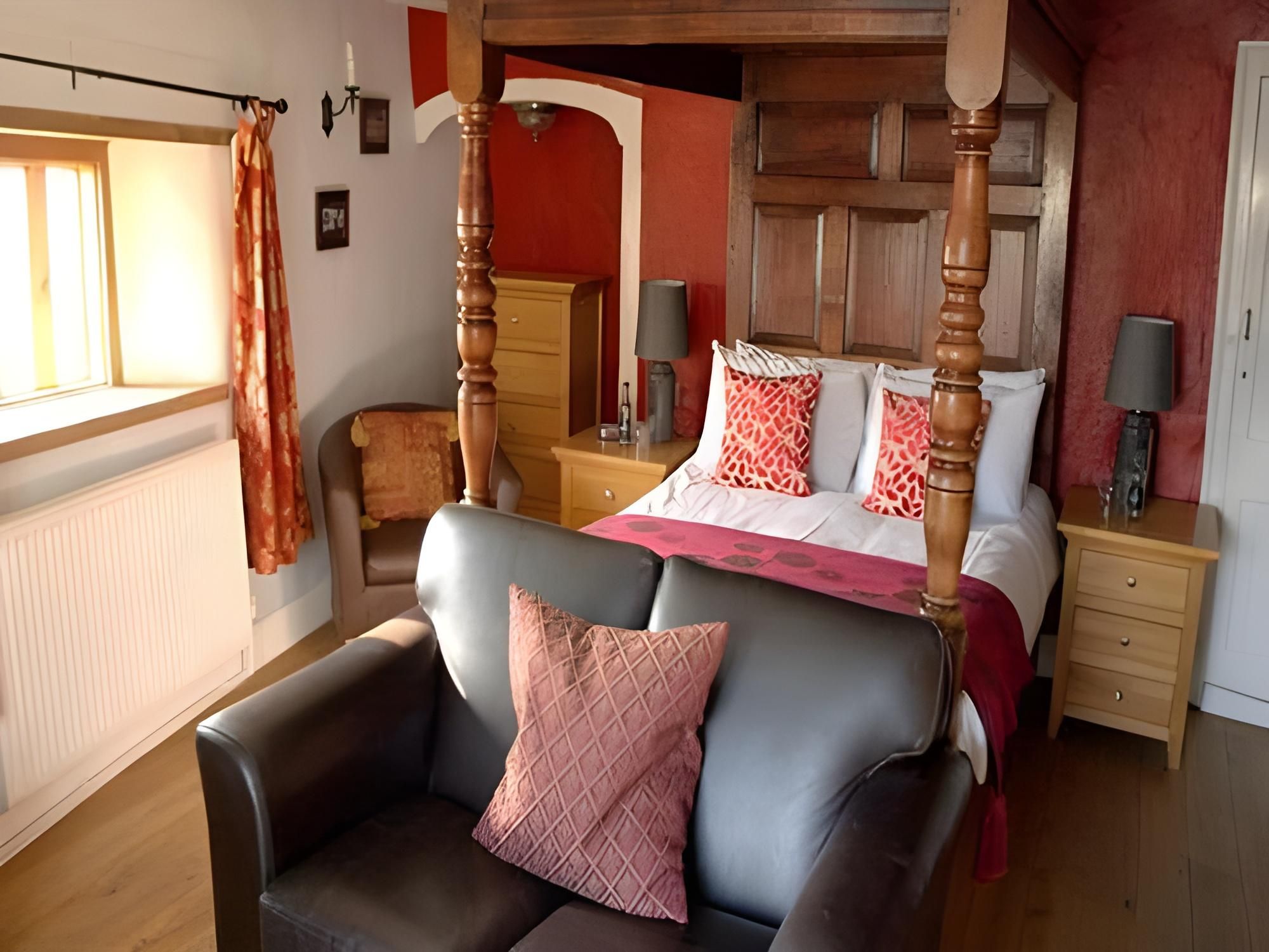 Double room-Superior-Ensuite-With Four Poster Bed