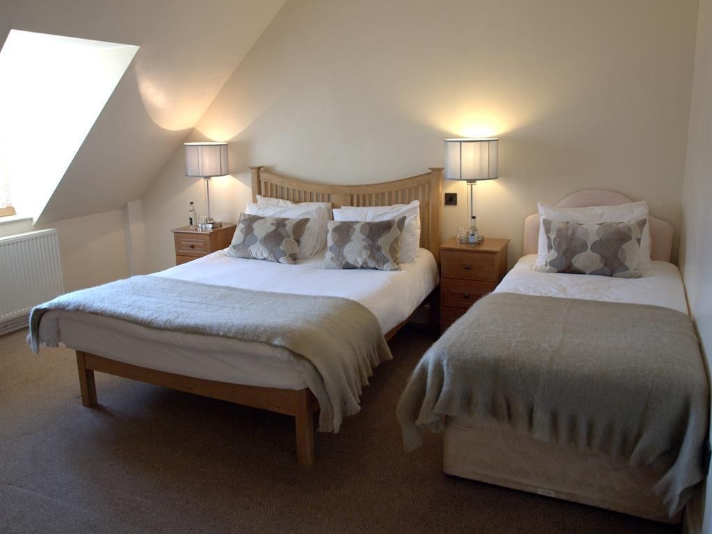 Family room-Standard-Ensuite-(2 Adults + 1 Child)