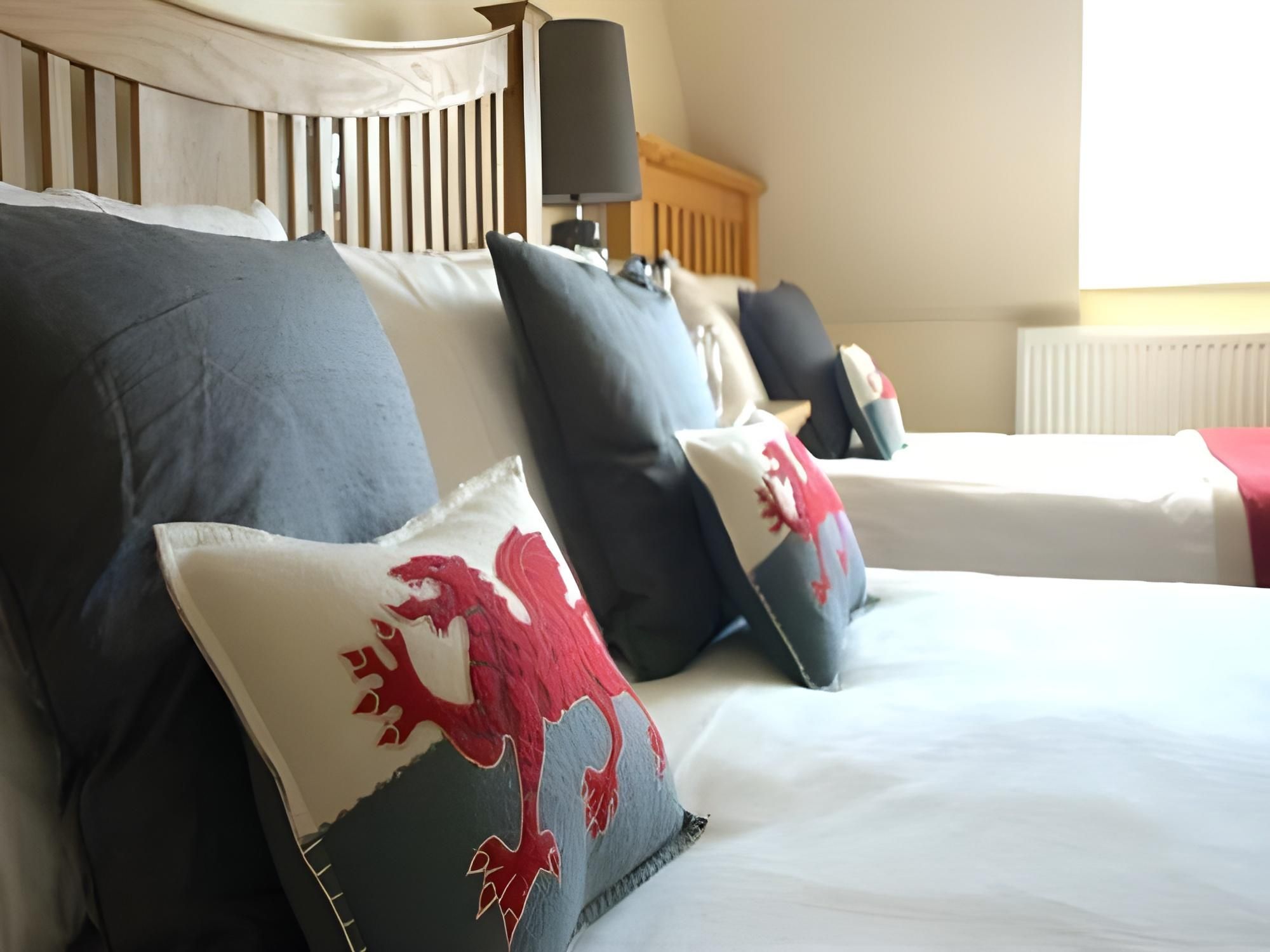 Family room-Standard-Ensuite-(2 Adults + 2 Children)