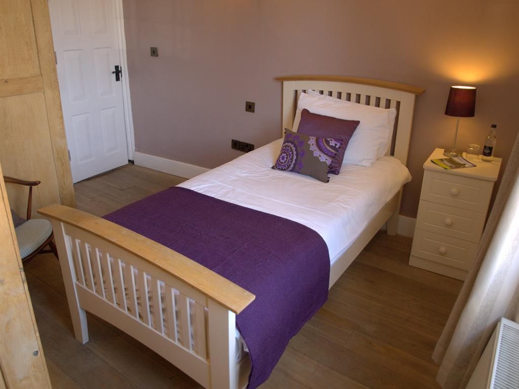 Single room-Standard-Ensuite with Shower