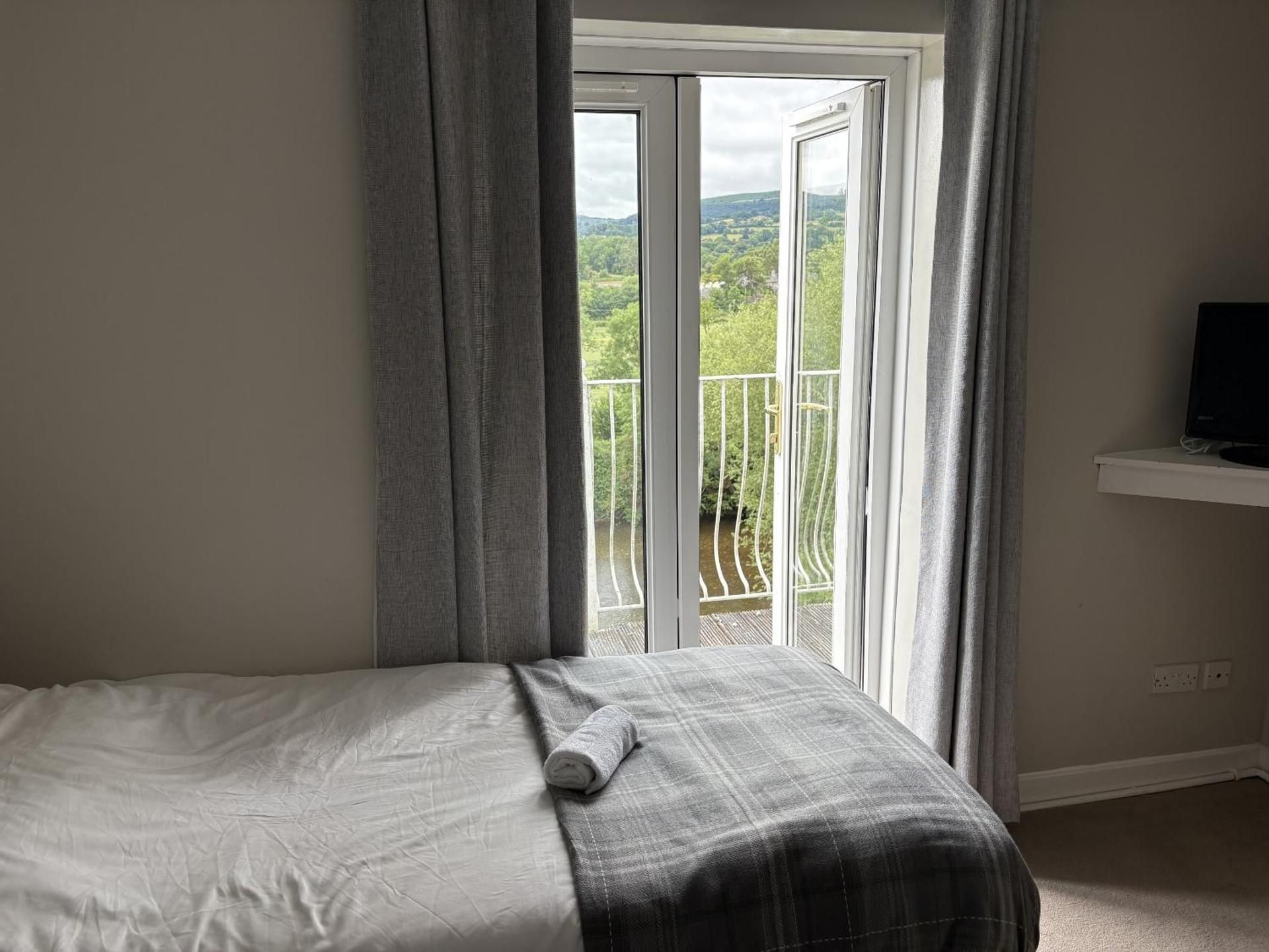 Roadhouse Llanwenarth Standard Double Room