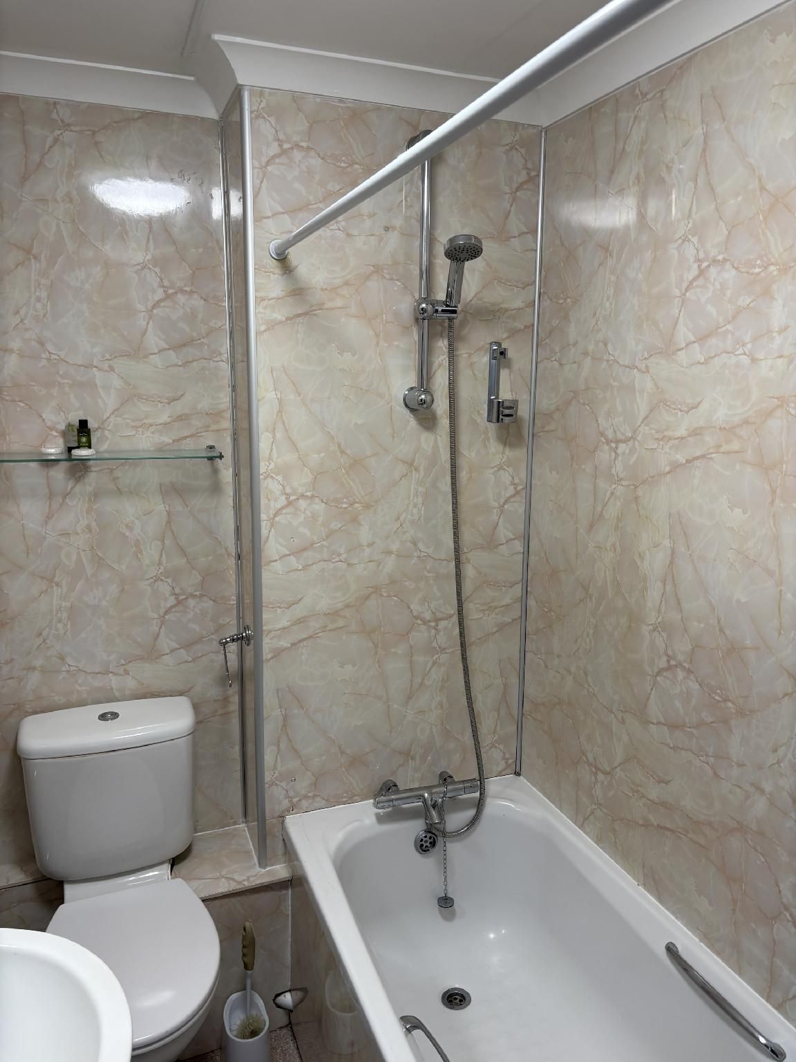 Roadhouse Llanwenarth Standard Twin Room 2