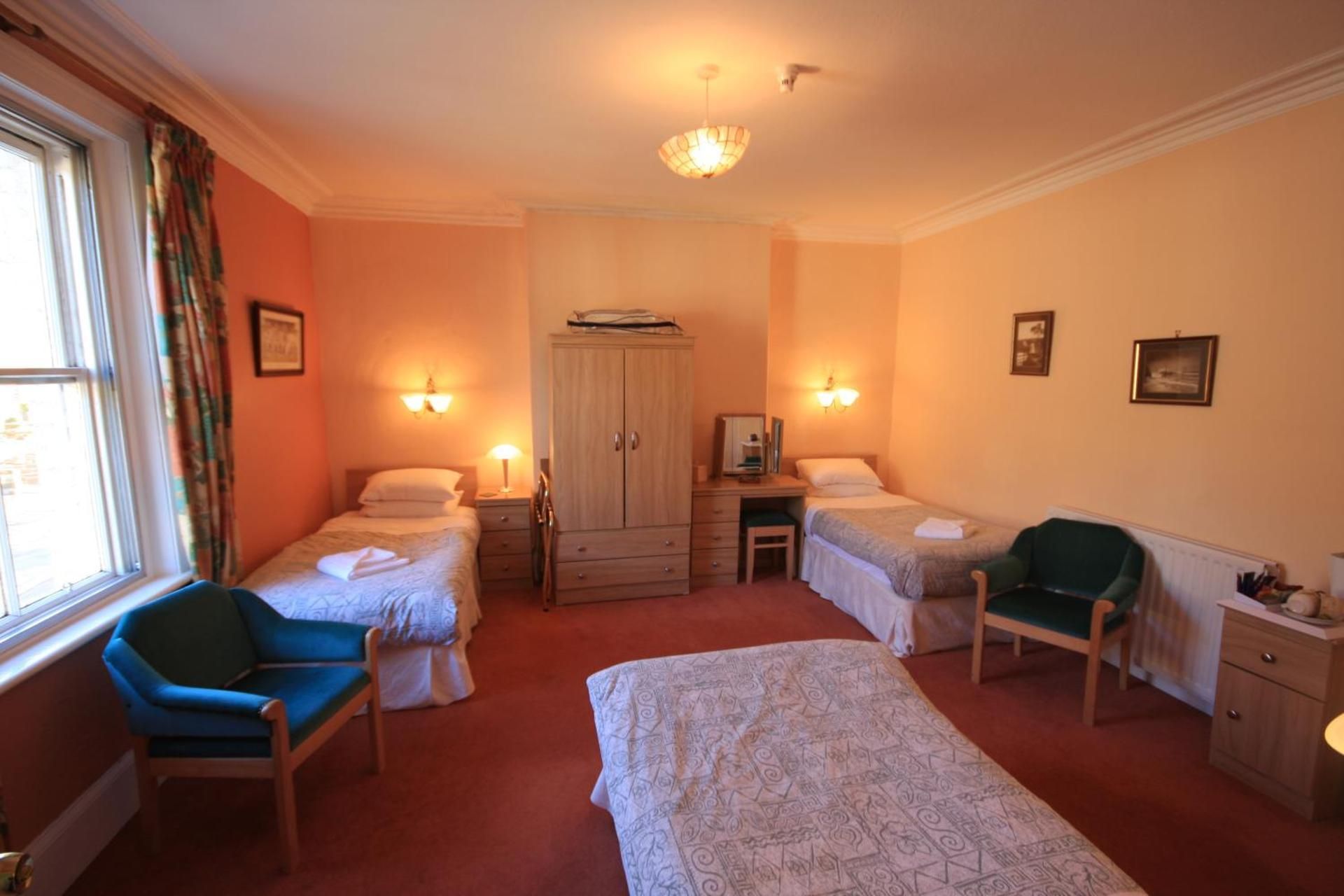 The Cumberland Inn Triple Room 2