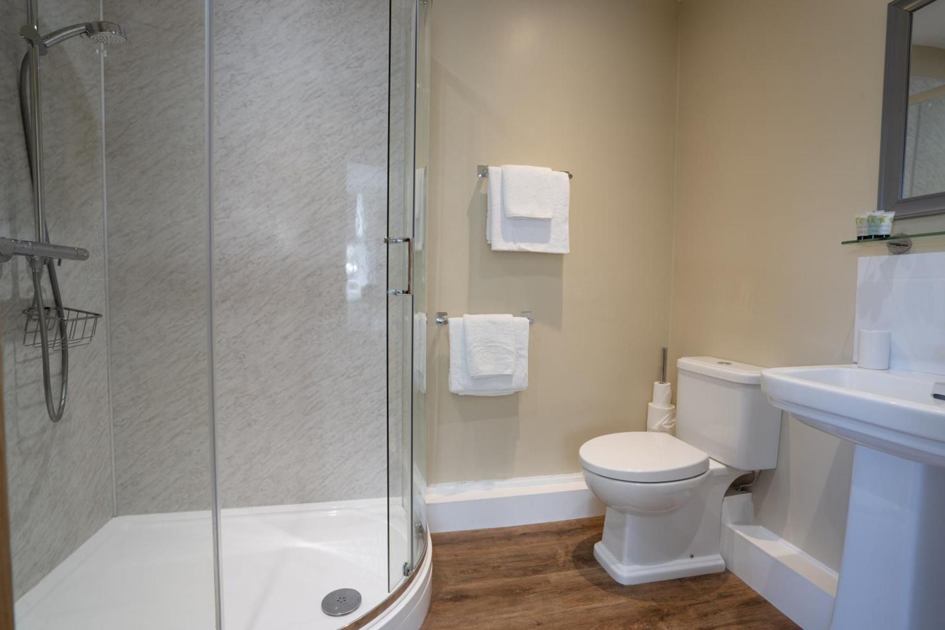 Double or Twin room with Ensuite Bathroom