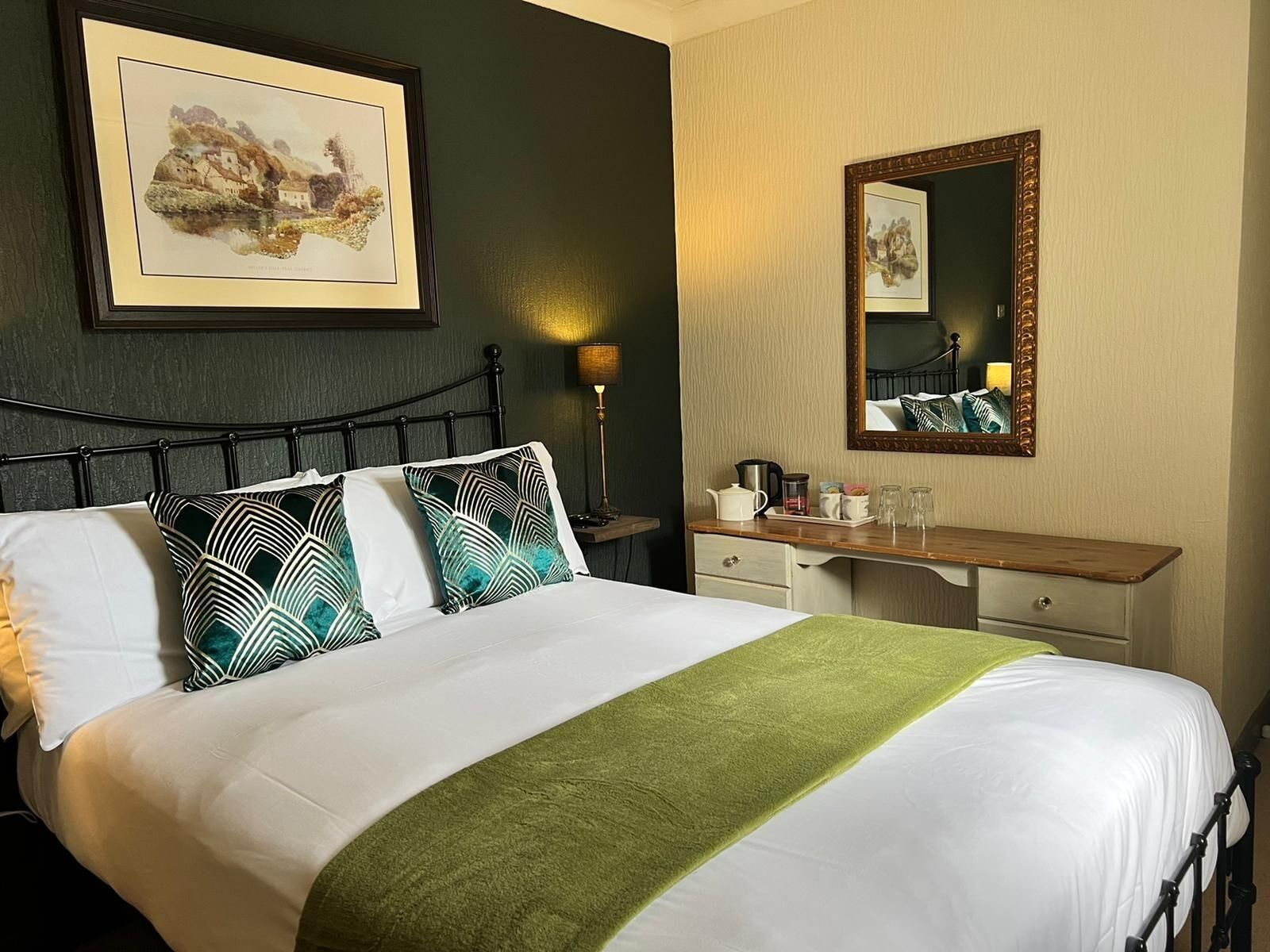 The Red Lion Double room-Economy-Ensuite with Shower-Room 5 3
