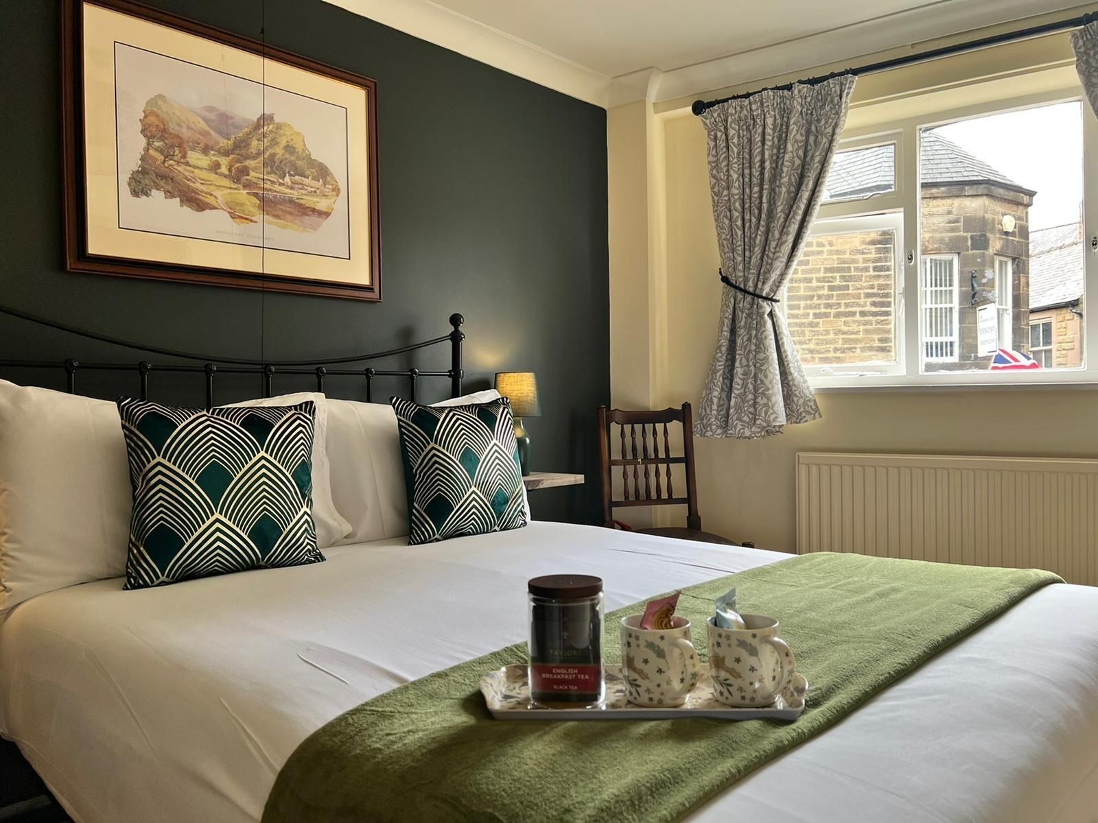 The Red Lion Double room-Economy-Ensuite with Shower-Room 5 2