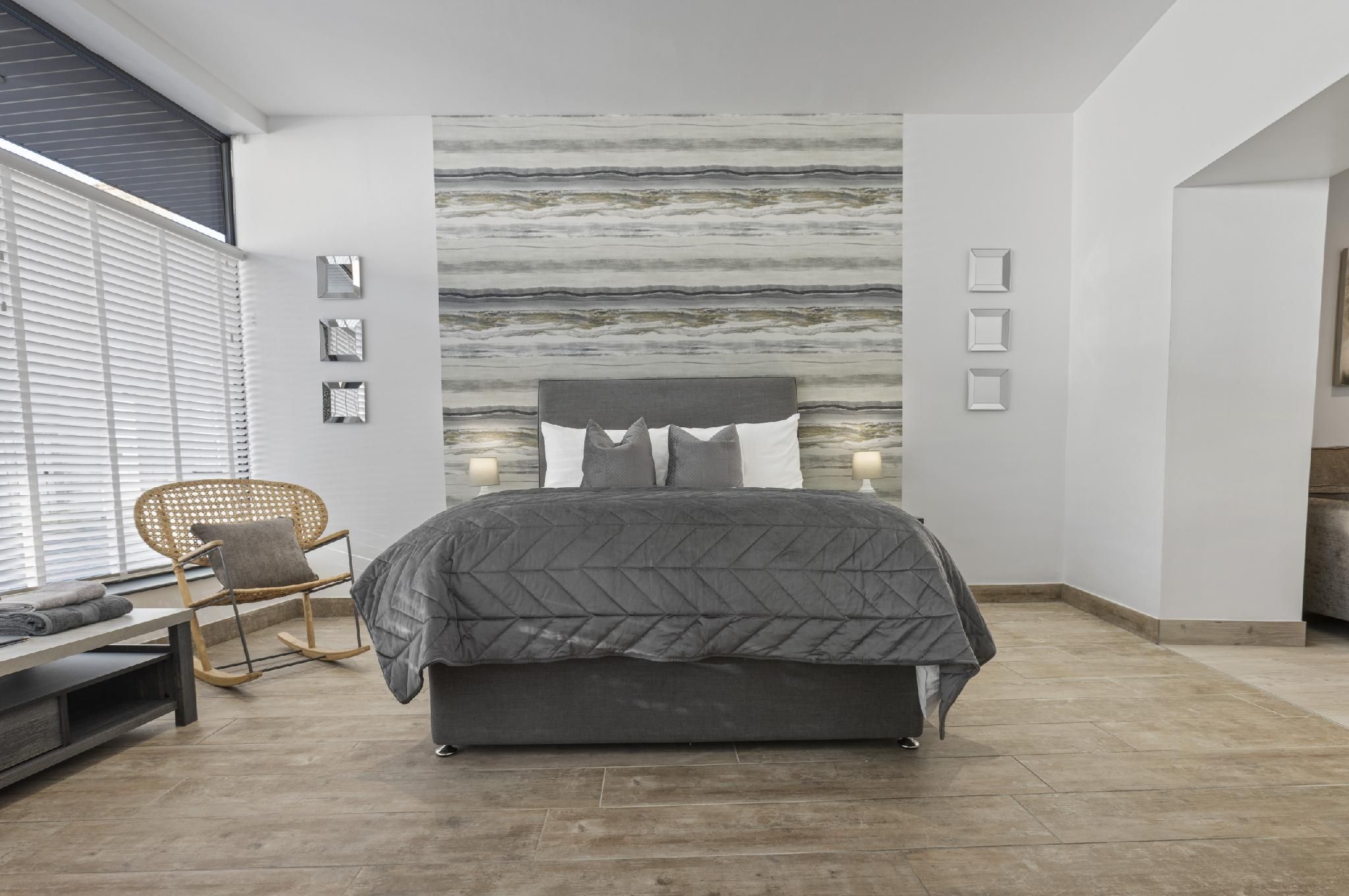 Suite-Deluxe-Ensuite with Shower-Street View