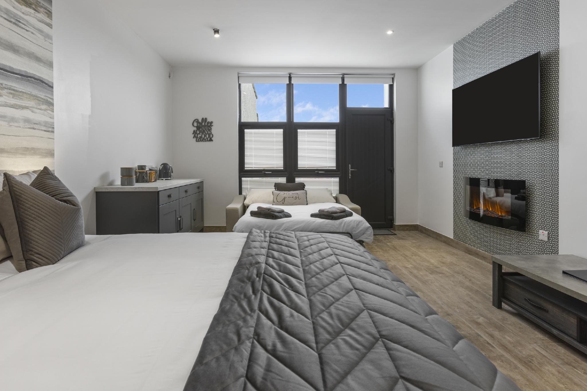 Suite-Superior-Ensuite with Shower-Courtyard view