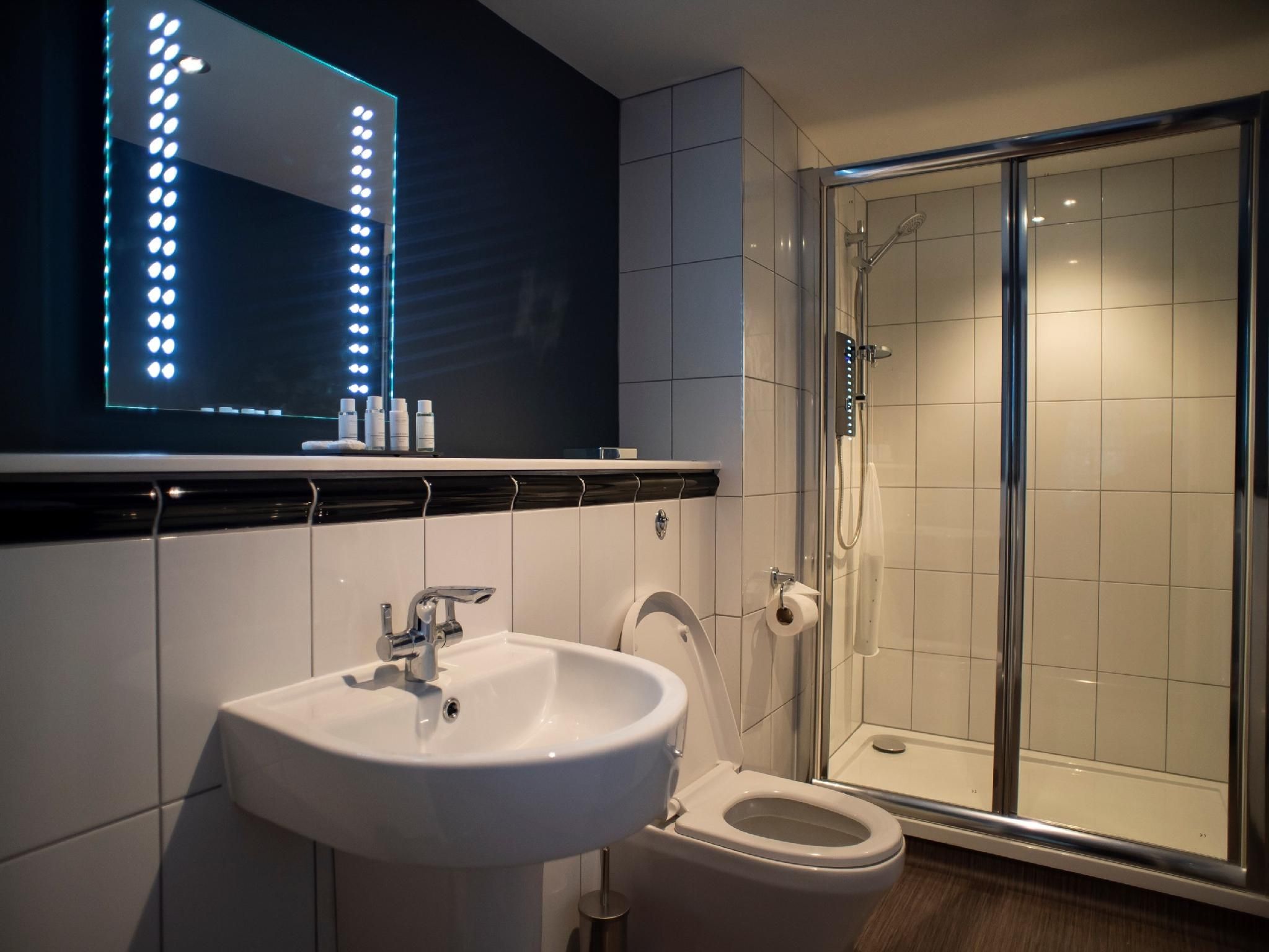 King-Superior-Ensuite with Shower