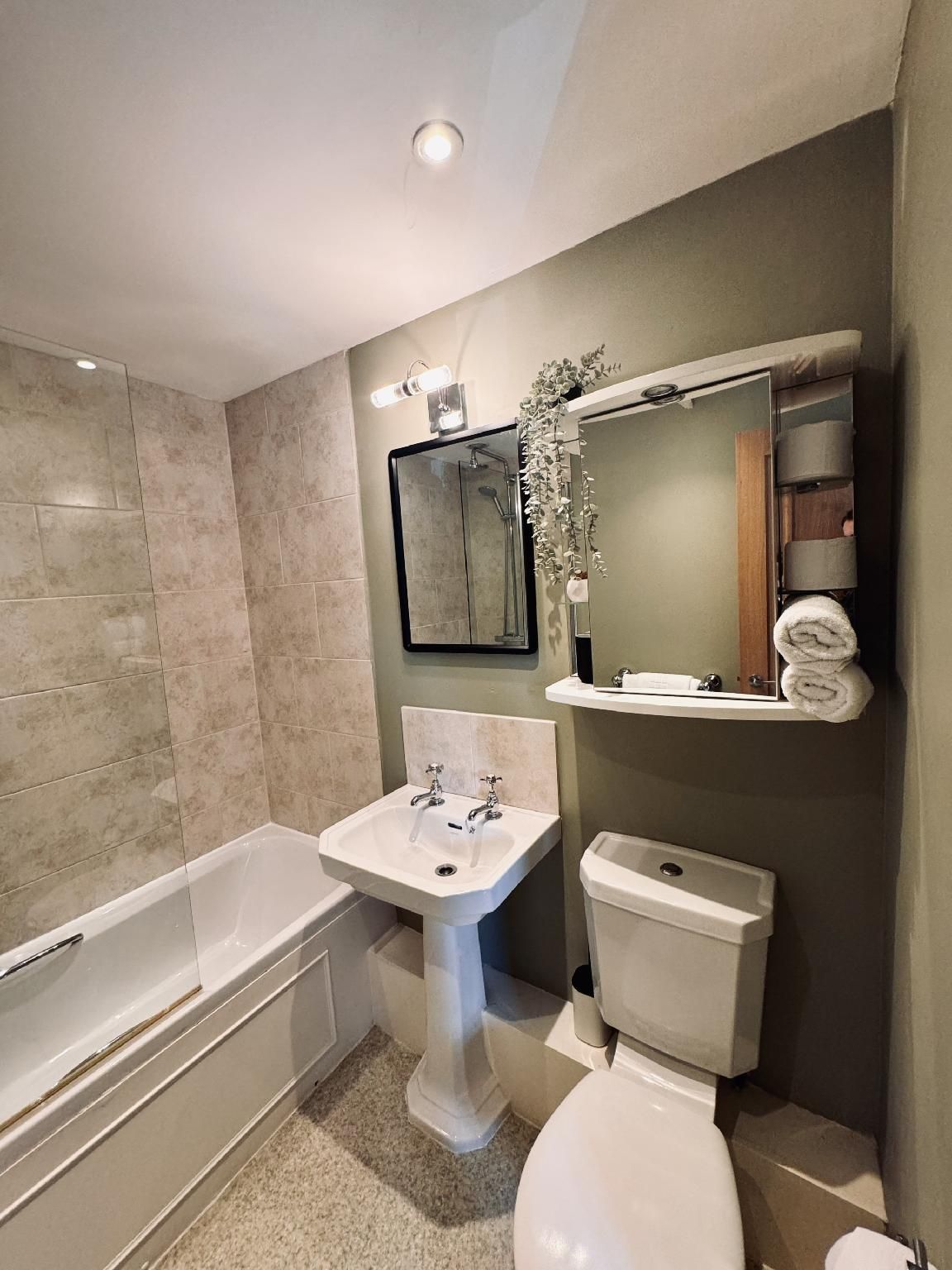 Comfort-Double or Twin-Ensuite with Shower